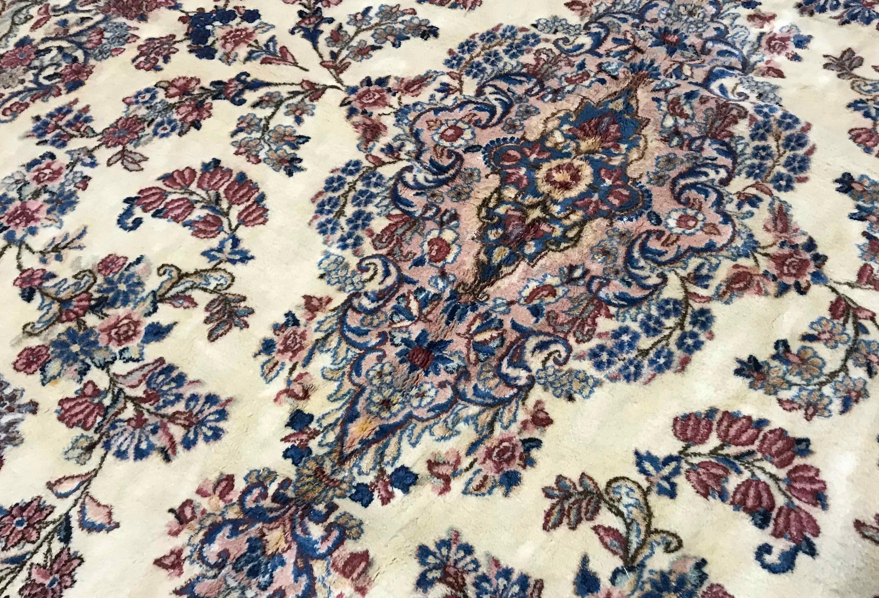 Persischer Kerman-Teppich in Übergröße, ca. 1940 9'9 x 18'6 (Kirman) im Angebot