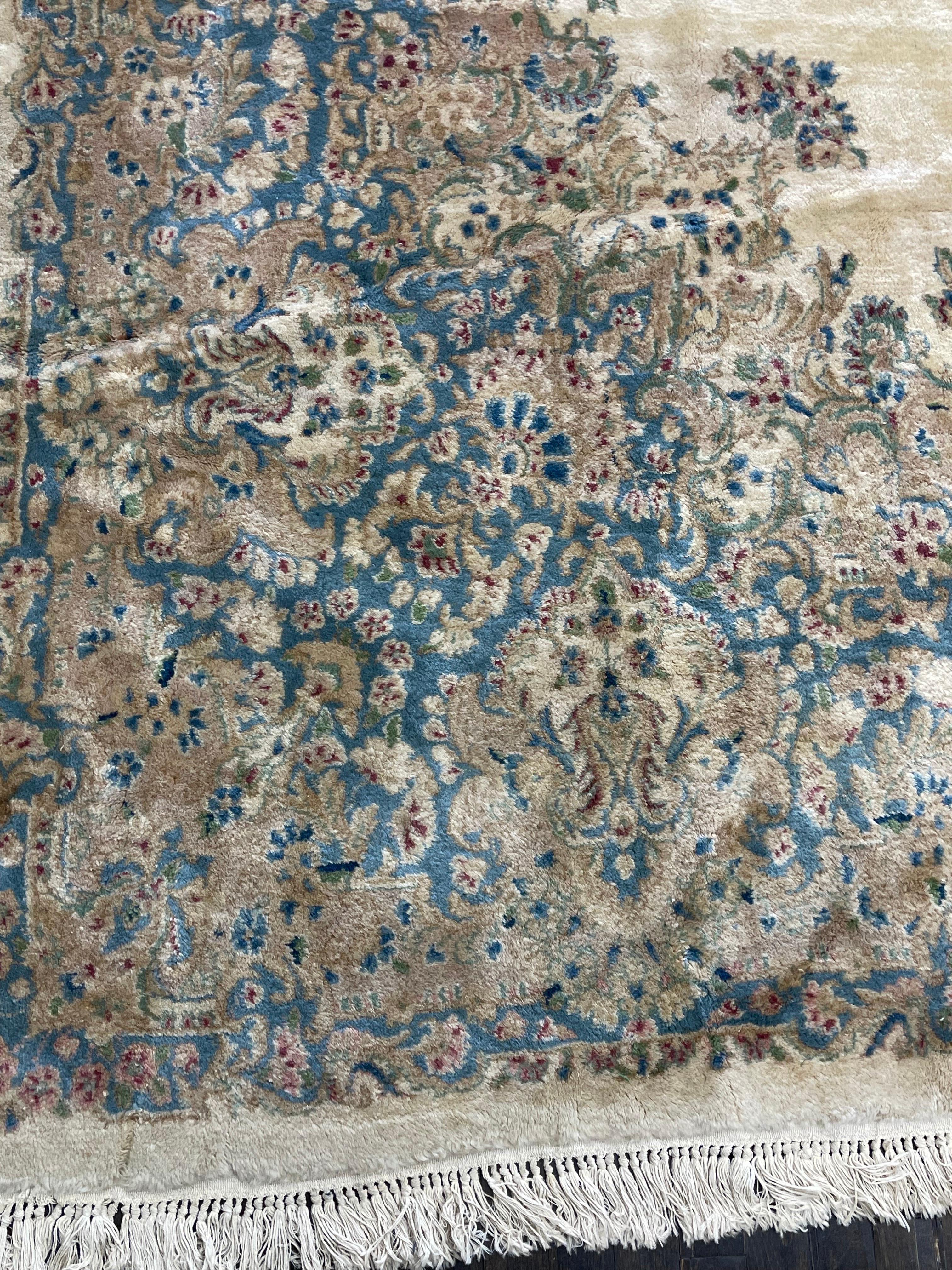 Vintage Persian Kerman Rug Exceptional In Excellent Condition For Sale In Morton Grove, IL