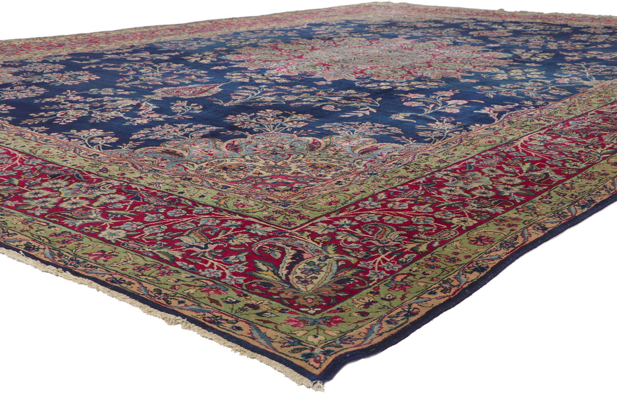 78336 Tapis Vintage By Kerman, 11'04 x 15'10. Présentant un éventail impressionnant d'éléments floraux avec des détails et une texture incroyables, ce tapis persan vintage Kerman noué à la main est une vision captivante de la beauté tissée. Le