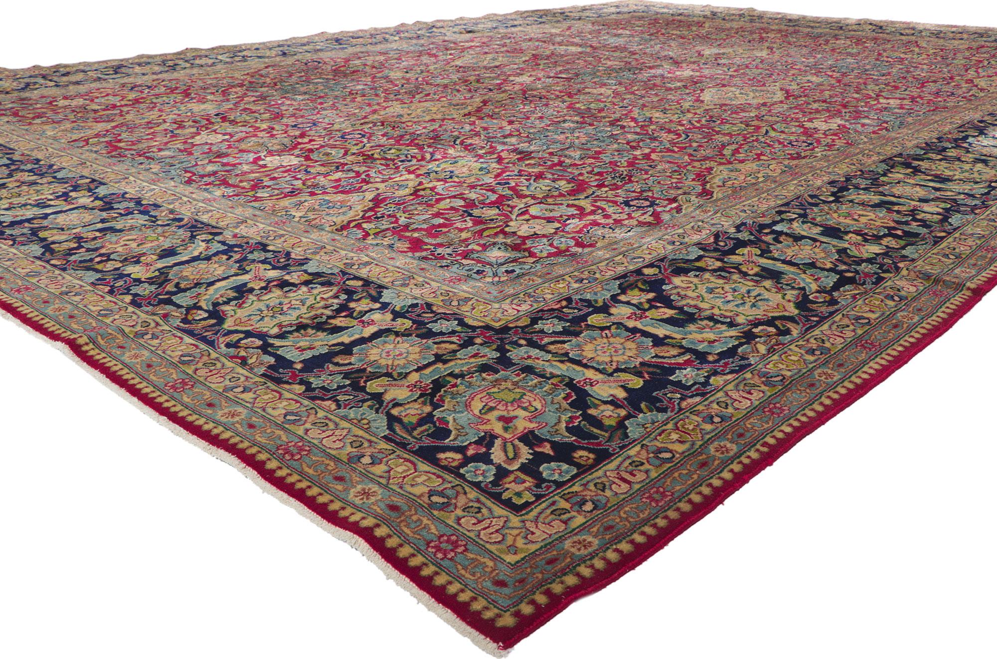 61193 Tapis Persan Vintage Kerman, 11'06 x 16'03. Avec ses détails et sa texture incroyables, ce tapis persan Kerman en laine nouée à la main est une vision captivante de la beauté tissée. Le design botanique intemporel et la palette de couleurs