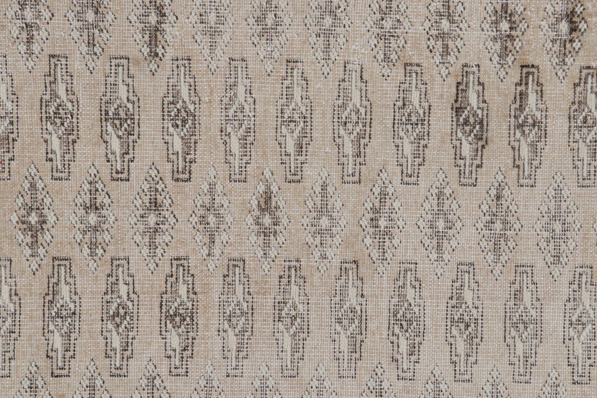Wool Vintage Persian Kerman Rug With Beige-Brown Geometric Patterns, From Rug & Kilim For Sale