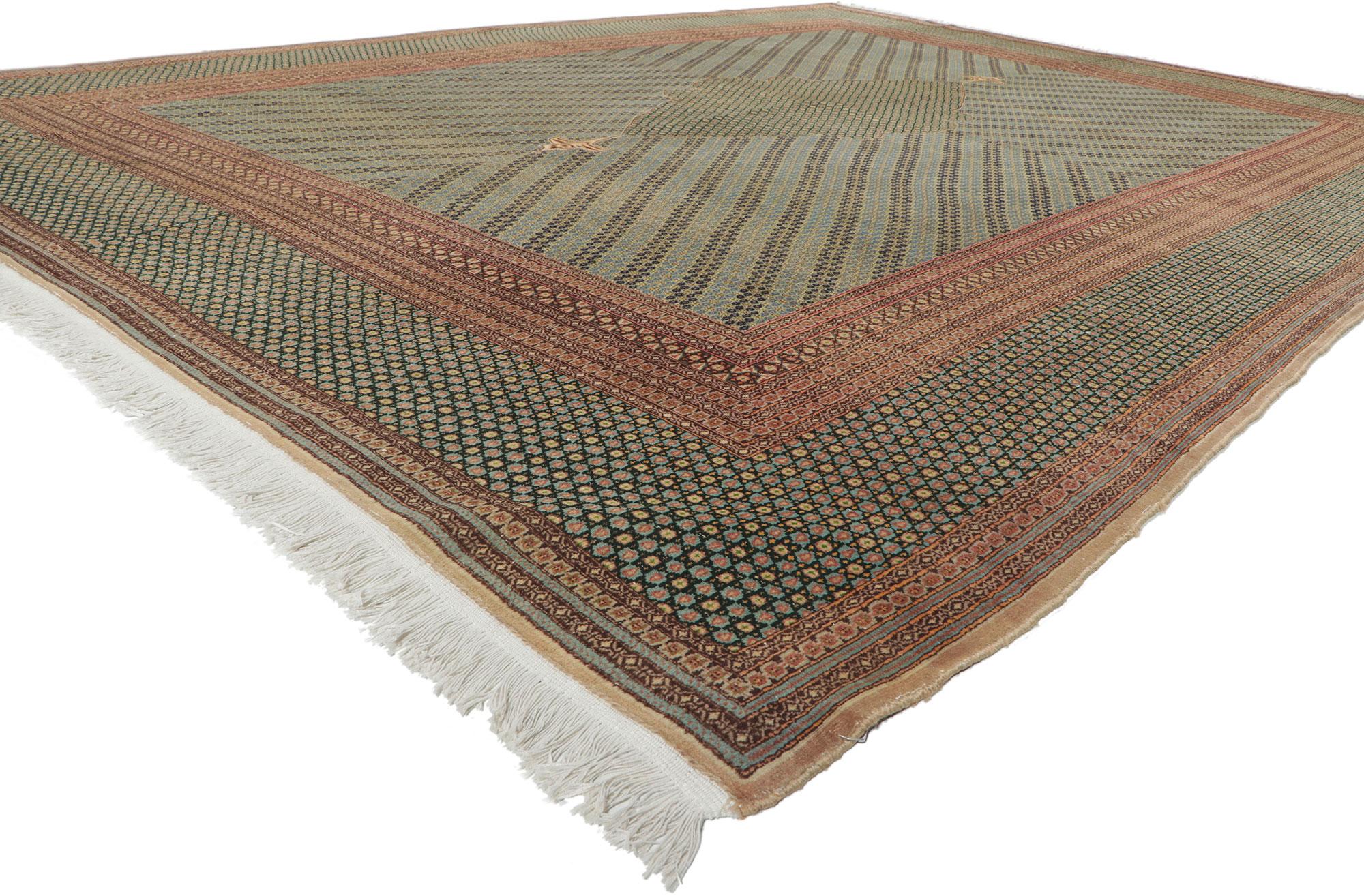 53743 Signed Vintage Persian Kerman Rug, 09'09 x 13'03. Dieser handgeknüpfte Teppich aus alter persischer Wolle aus Kerman, signiert von der geschätzten Werkstatt des Meisterwebers Rashid Farrokhi, ist ein Zeugnis des reichen künstlerischen Erbes