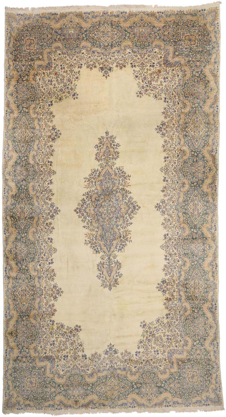 Vintage Persian Kerman Rug with Traditional Style For Sale at 1stDibs