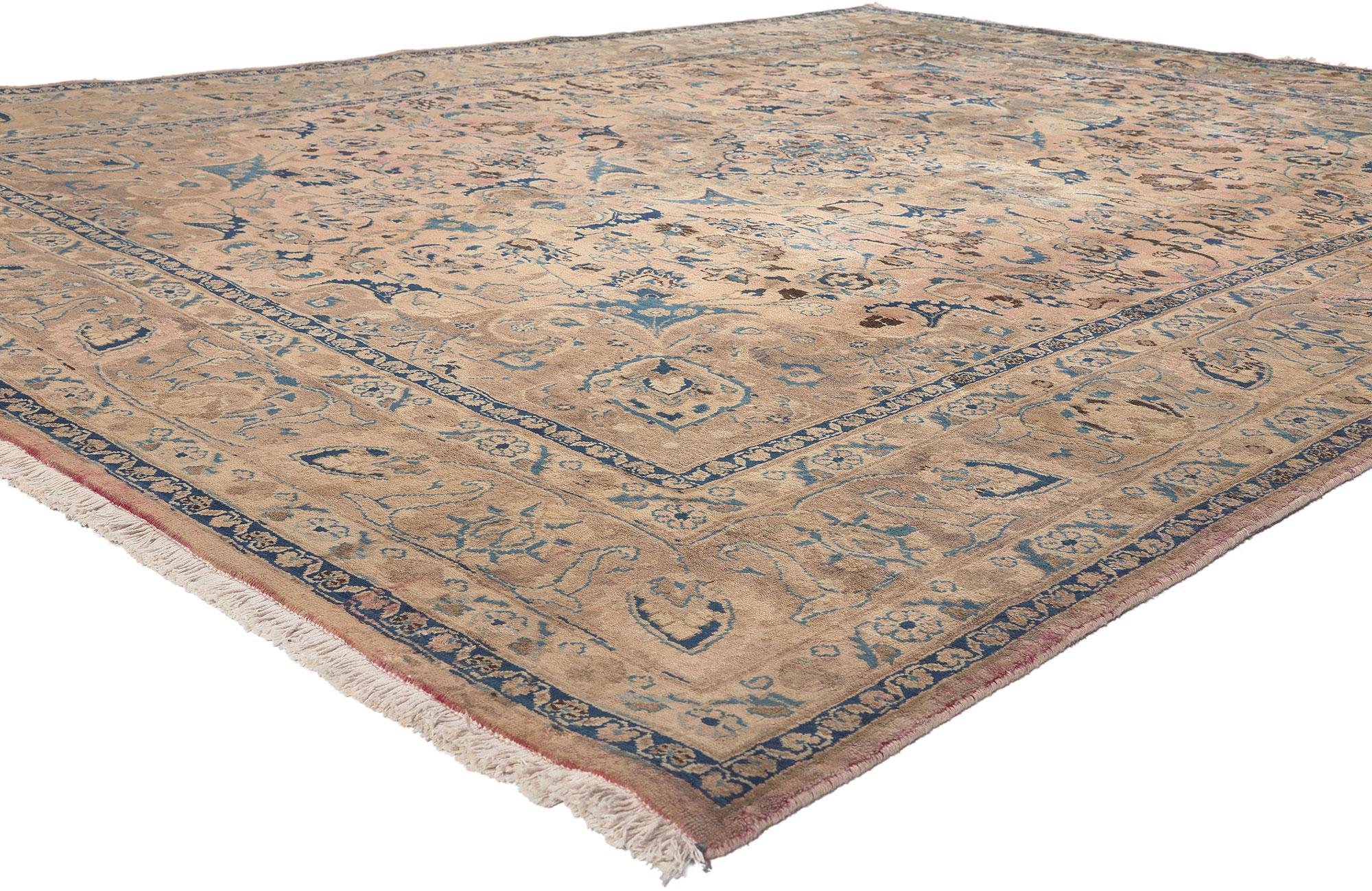 76462, Alfombra Persa Vintage Khorassan con Estilo Granja Georgiana 08'01 x 10'07. El romántico estilo rural georgiano se combina con las suaves vibraciones de esta alfombra persa vintage Khorassan de lana anudada a mano. El centro del escenario es