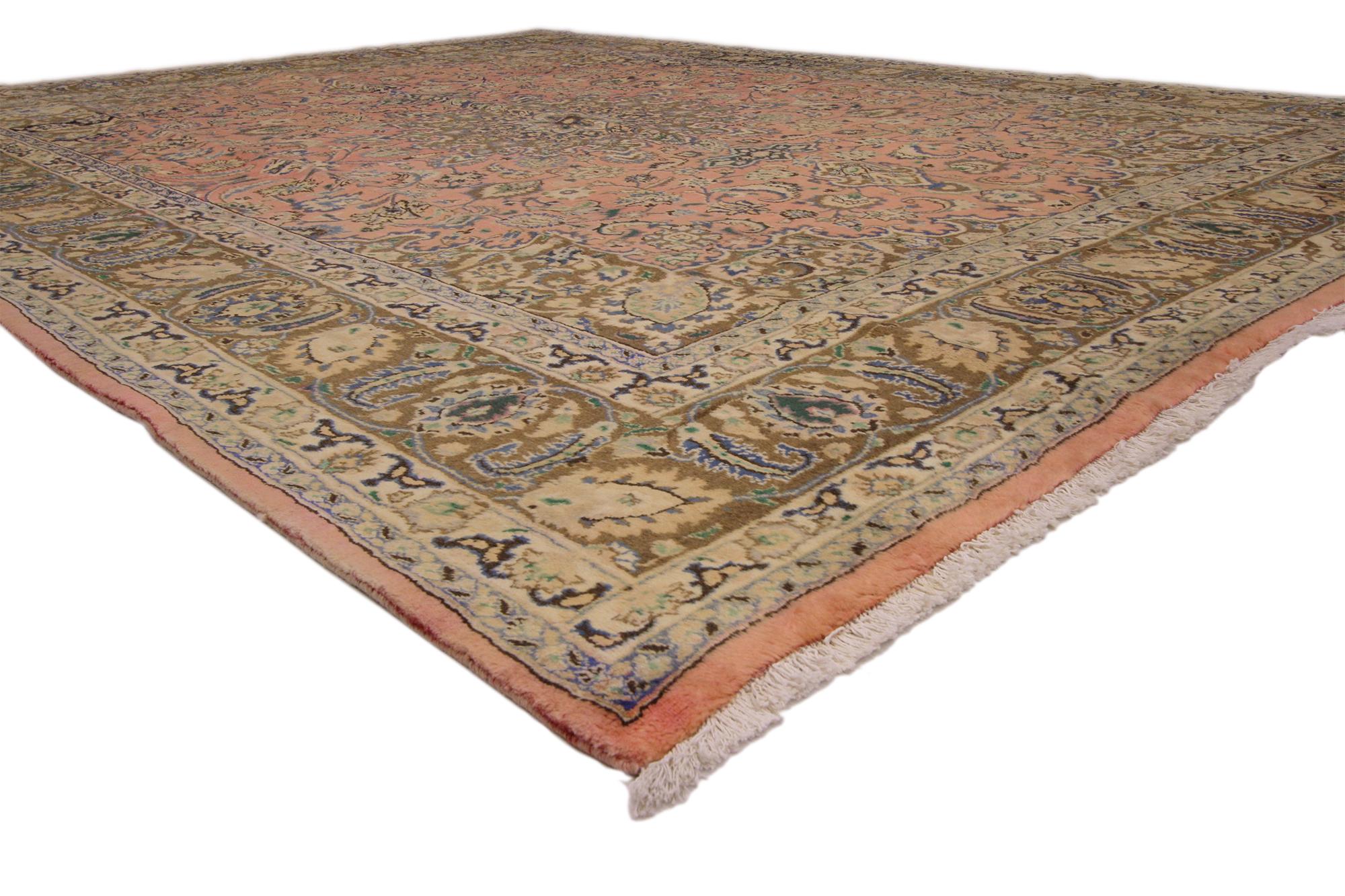 76451 Tapis Vintage Persan Khorassan, 09'09 X 13'01. Vision d'élégance raffinée et de tradition historique, ce tapis persan Khorassan vintage en laine nouée à la main capture la splendeur du design persan classique avec une grâce poétique. En son