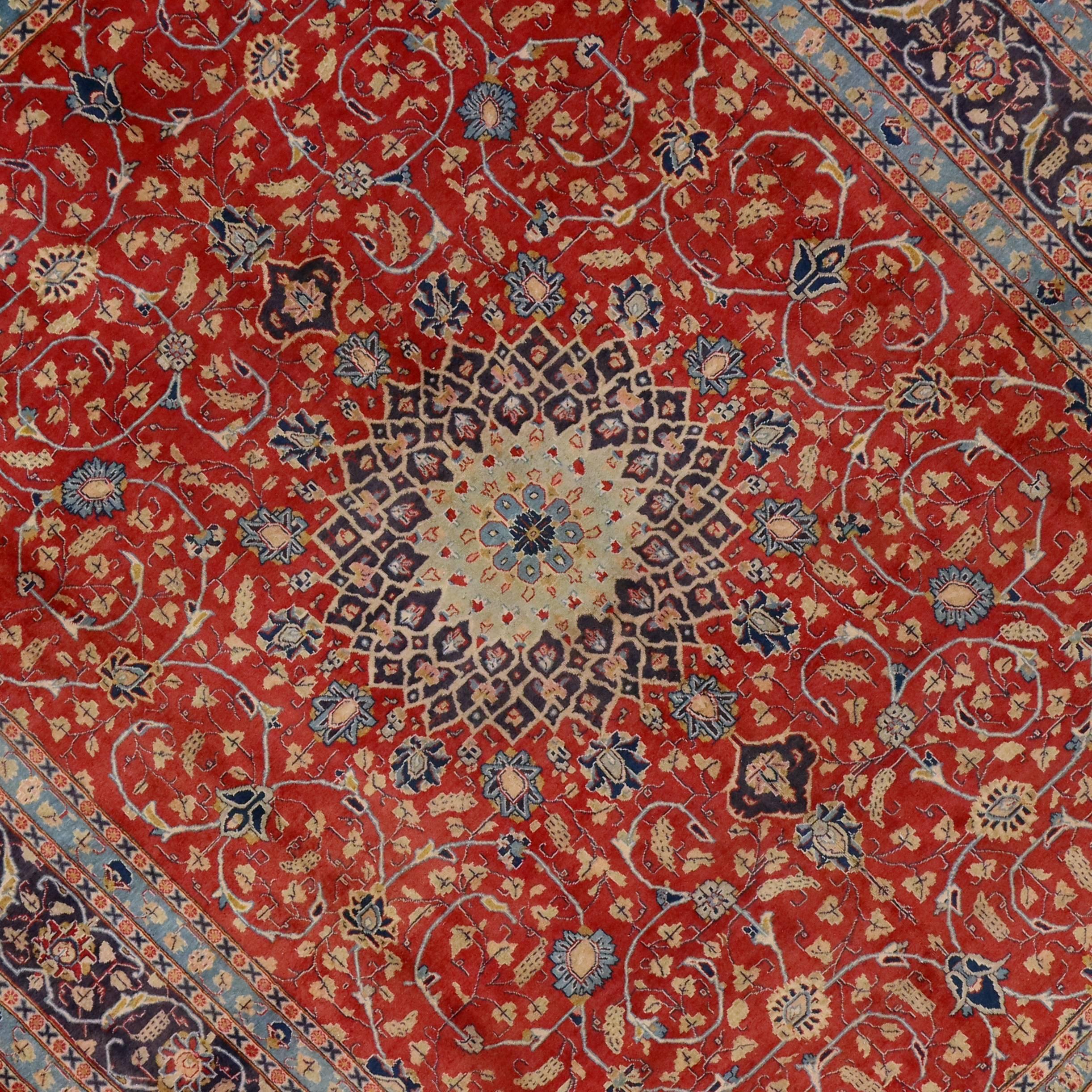 Vintage Persian Khorassan Rug with Traditional Style In Good Condition In Dallas, TX