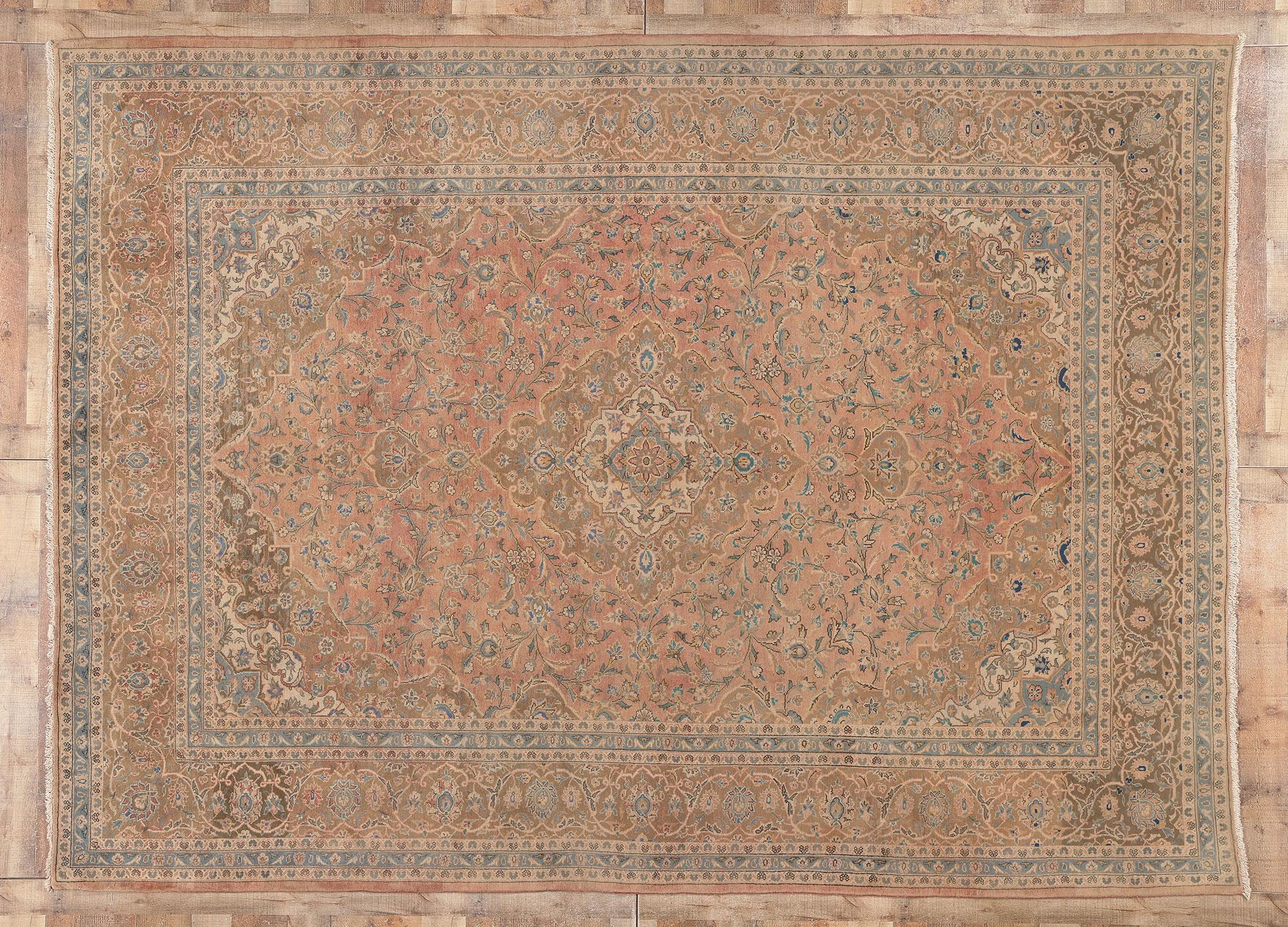 Persischer Khorassan-Teppich im traditionellen Stil (20. Jahrhundert) im Angebot