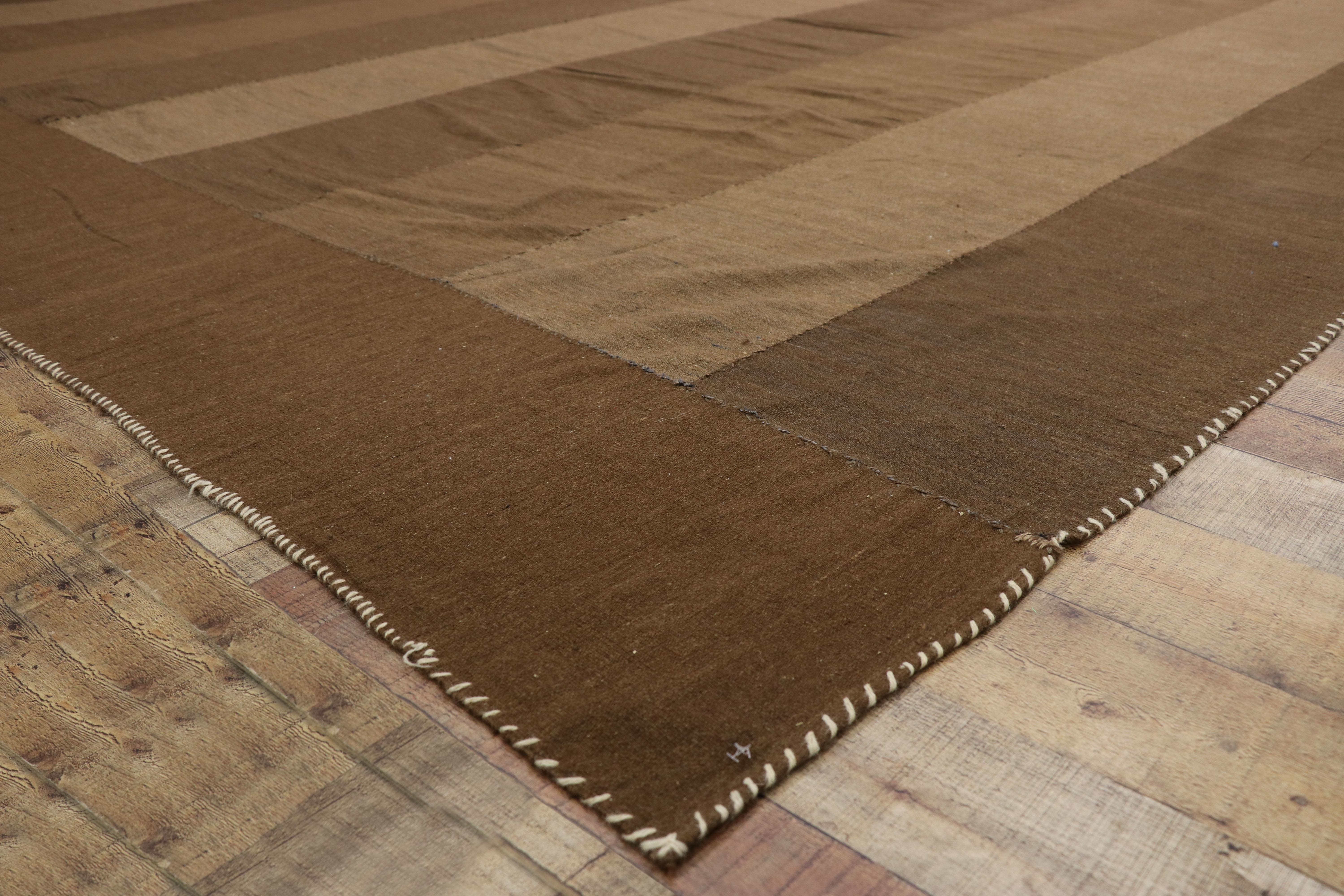 Persischer Vintage-Kelim-Teppich mit Flachgewebe im modernen Mid-Century Modern-Stil (Wolle) im Angebot