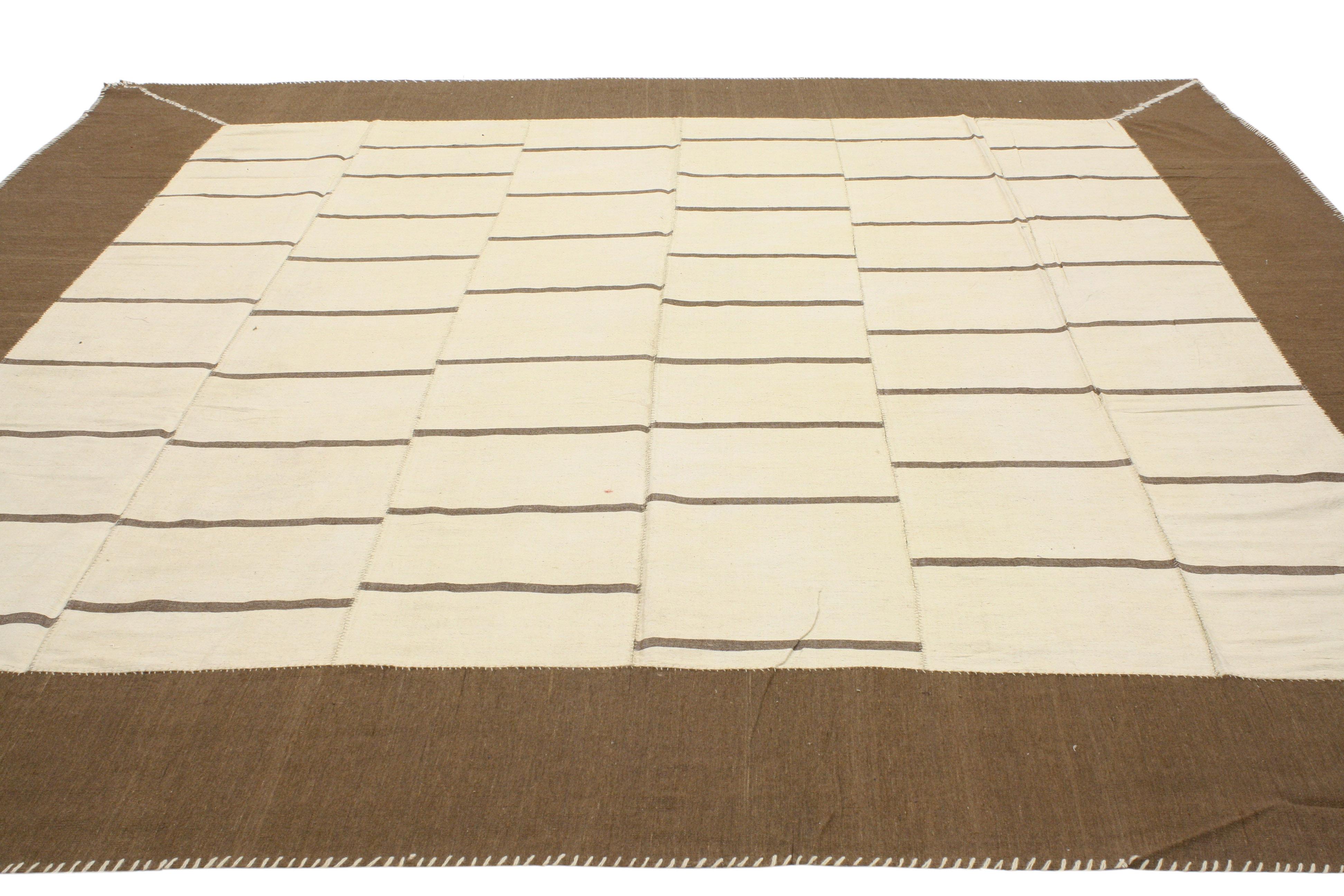 1960's Earth-Tone Persian Mazandaran Kilim Carpet with Modern Style For Sale 3