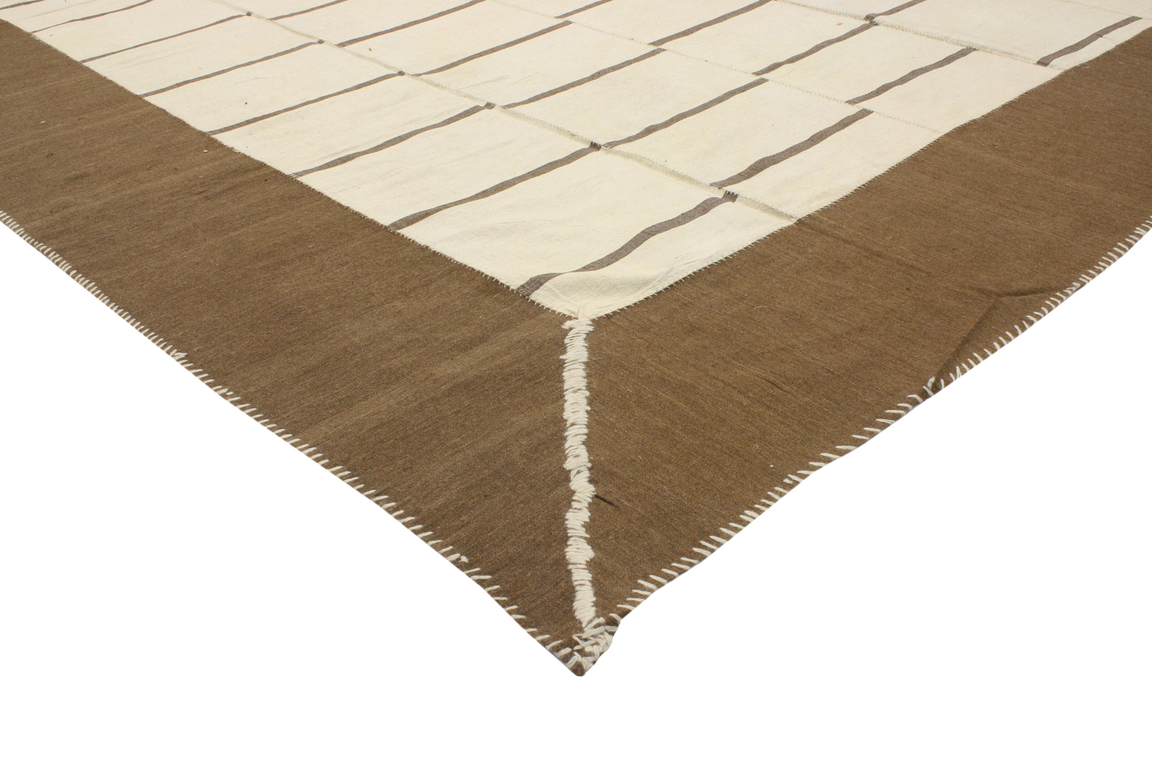 1960's Earth-Tone Persian Mazandaran Kilim Carpet with Modern Style For Sale 2