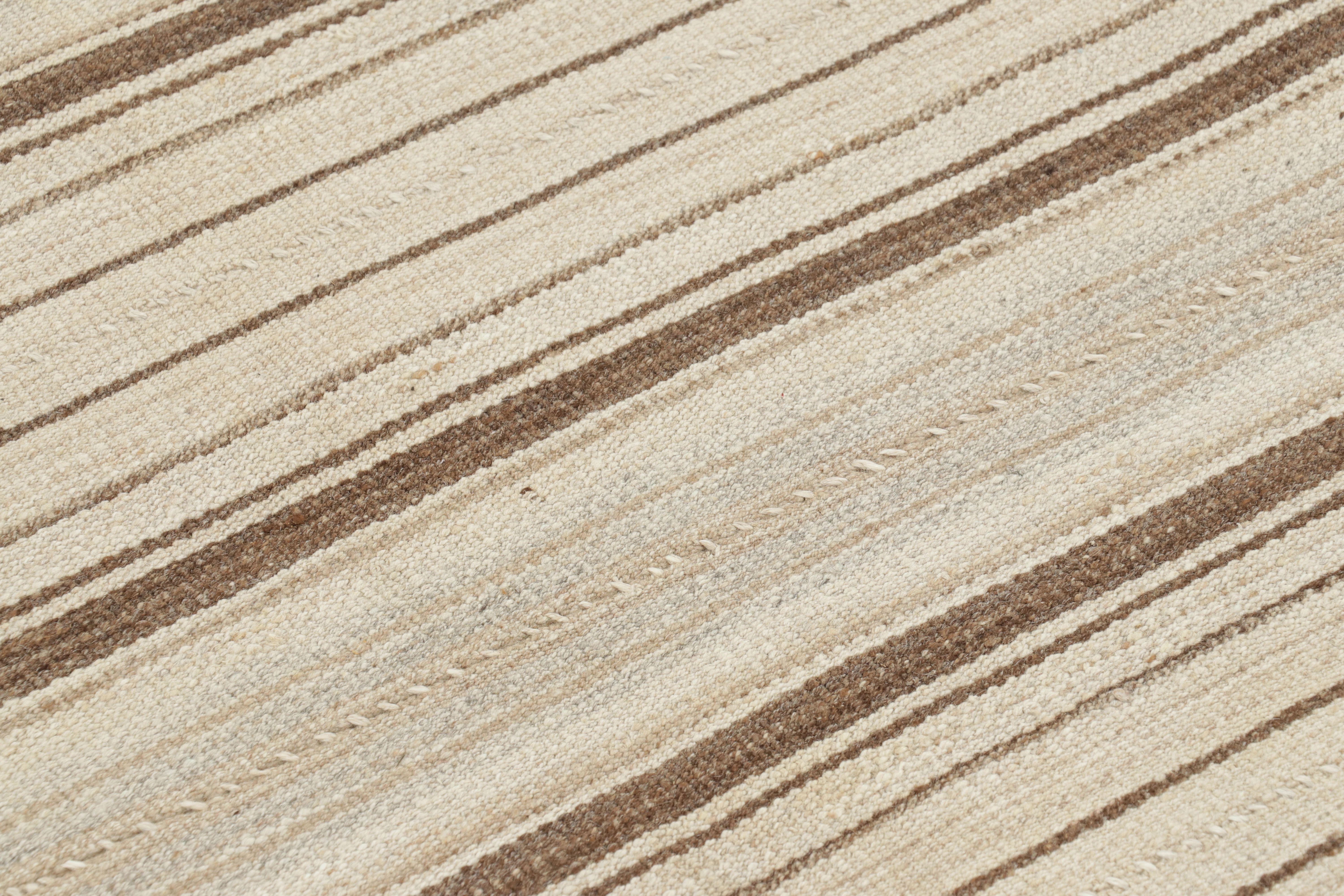 Tissé à la main Kilim persan vintage, marron avec rayures géométriques vibrantes - Rug & Kilim en vente