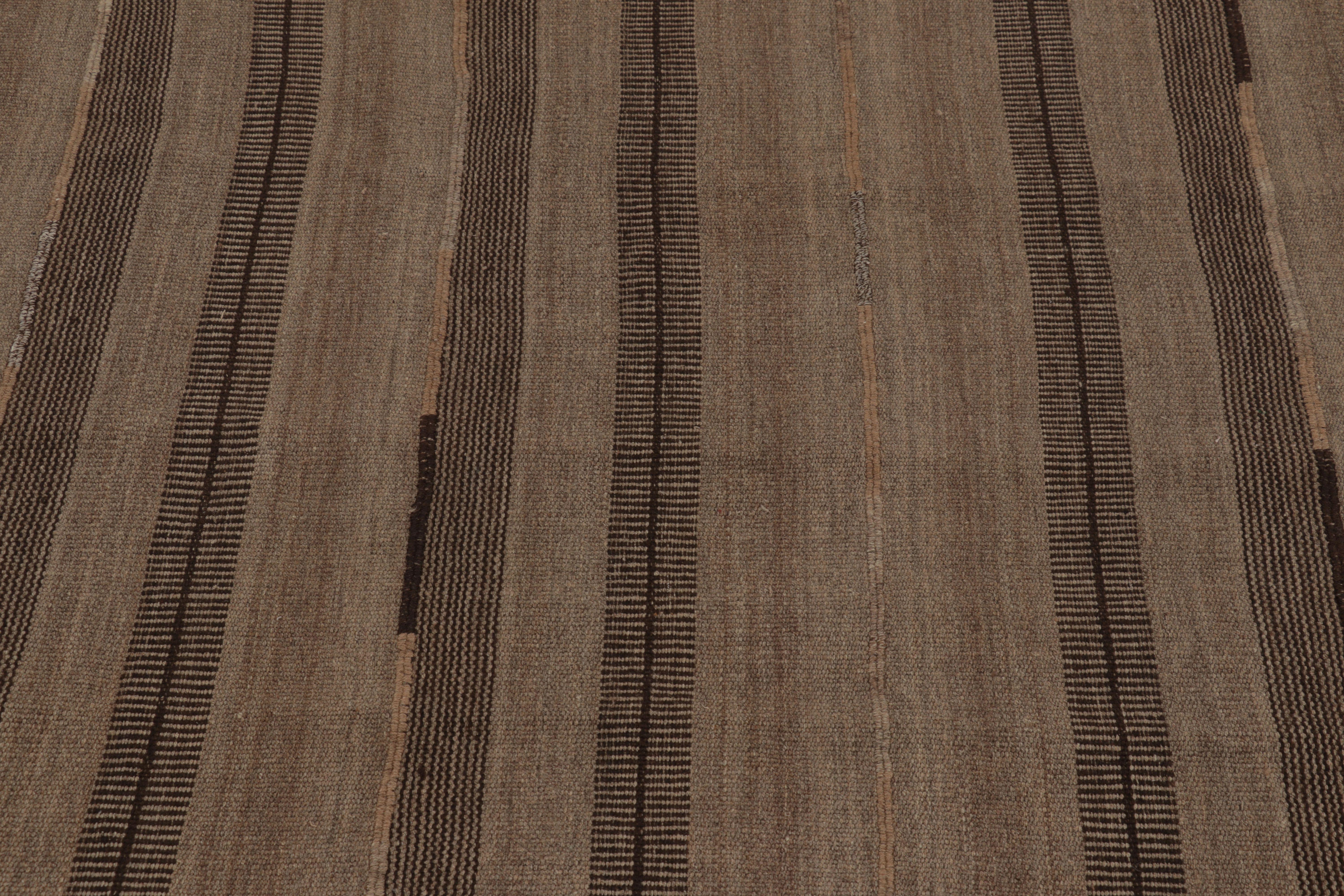 Persiano Vintage Persian Kilim, Earth-Toned Monochromatic Vertical Stripes in vendita