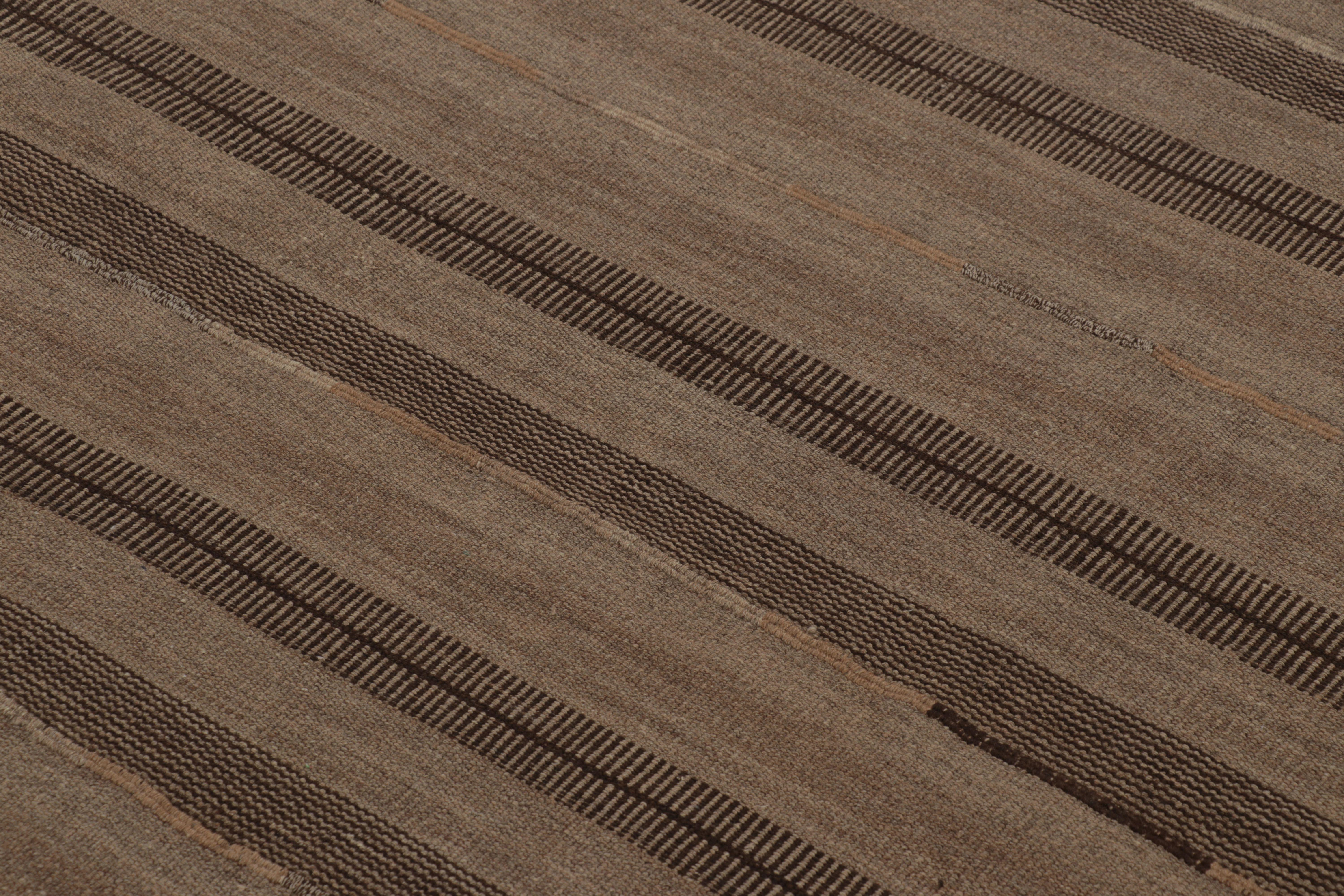 Tessuto a mano Vintage Persian Kilim, Earth-Toned Monochromatic Vertical Stripes in vendita