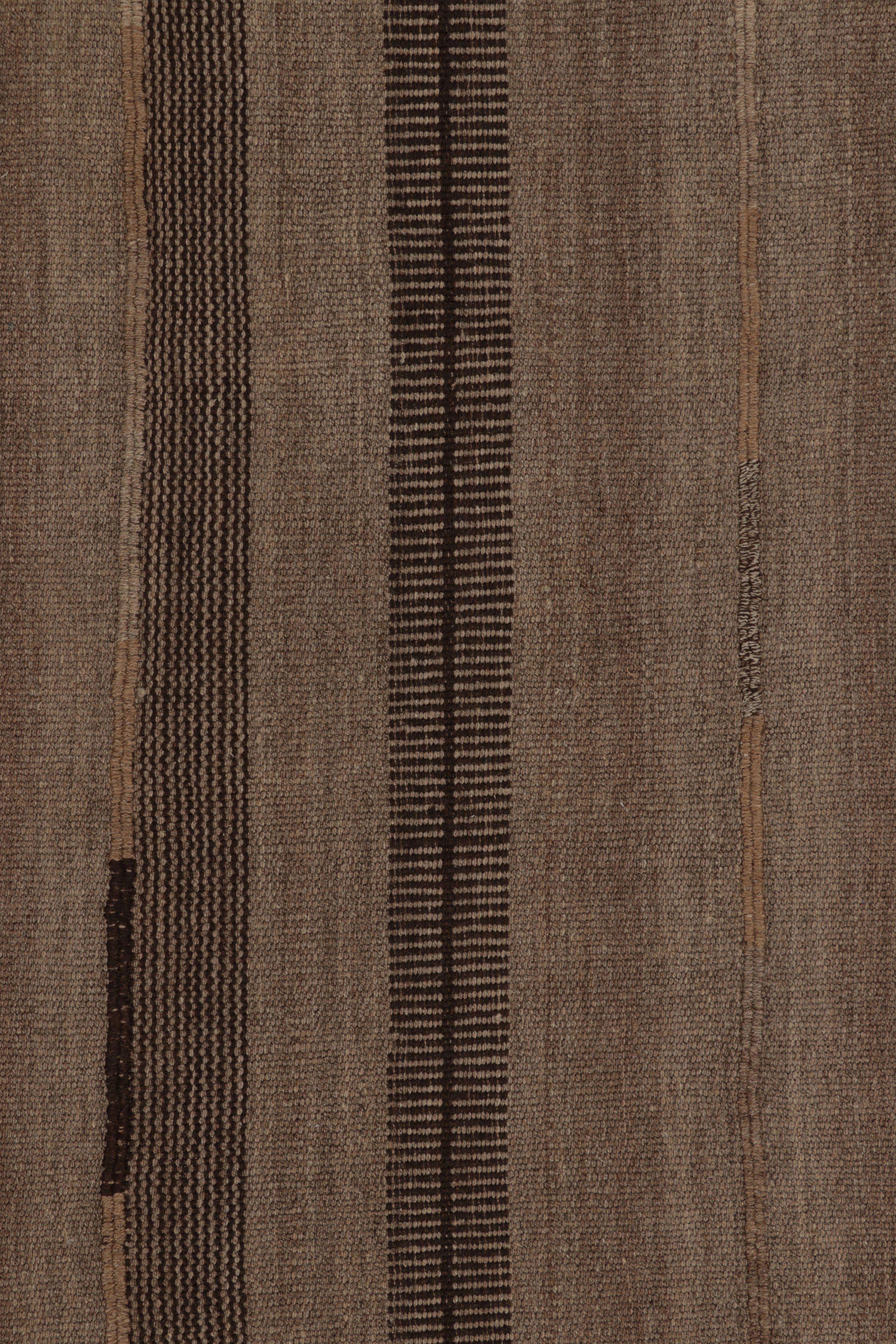 Vintage Persian Kilim, Earth-Toned Monochromatic Vertical Stripes In condizioni buone in vendita a Long Island City, NY