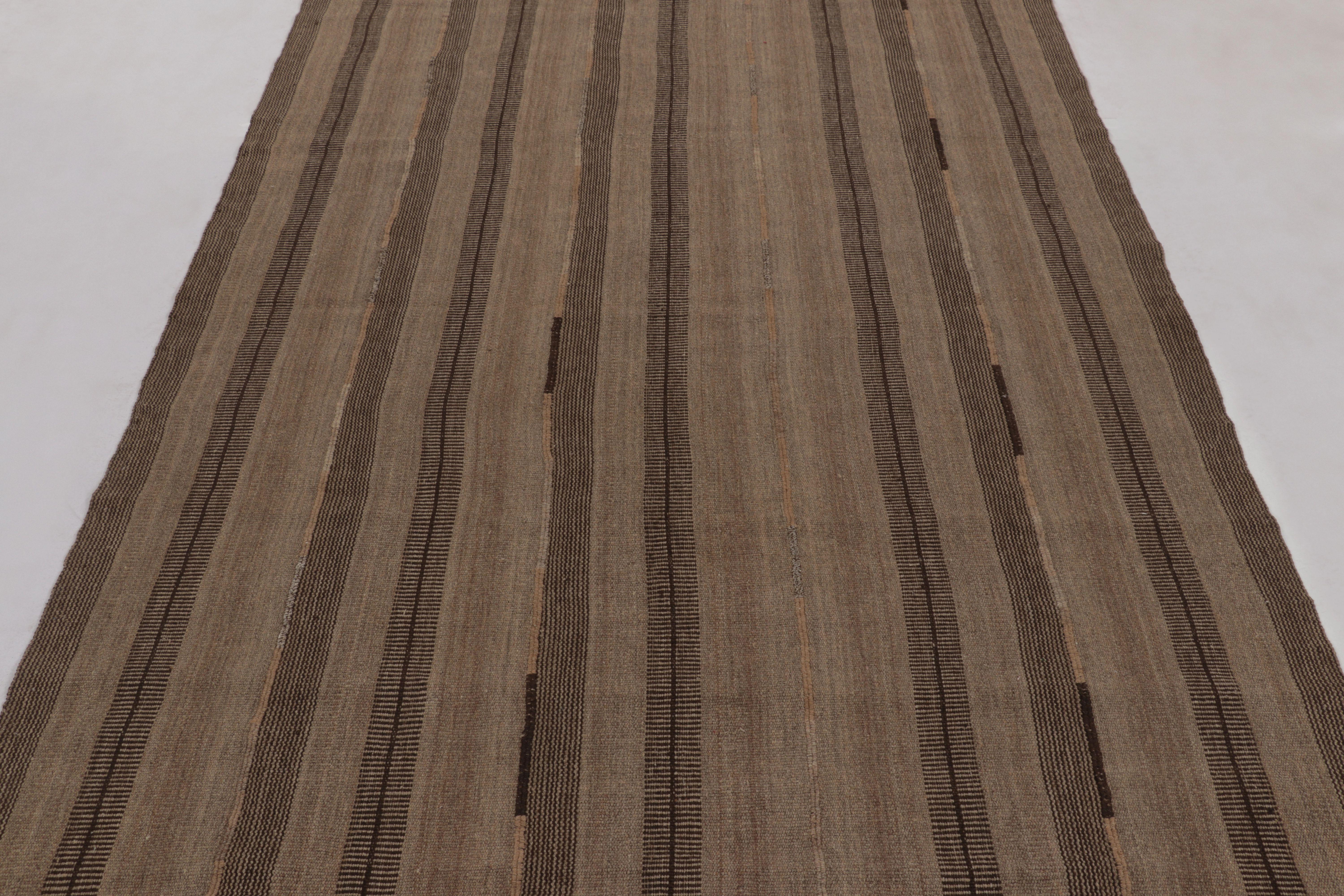 Metà XX secolo Vintage Persian Kilim, Earth-Toned Monochromatic Vertical Stripes in vendita