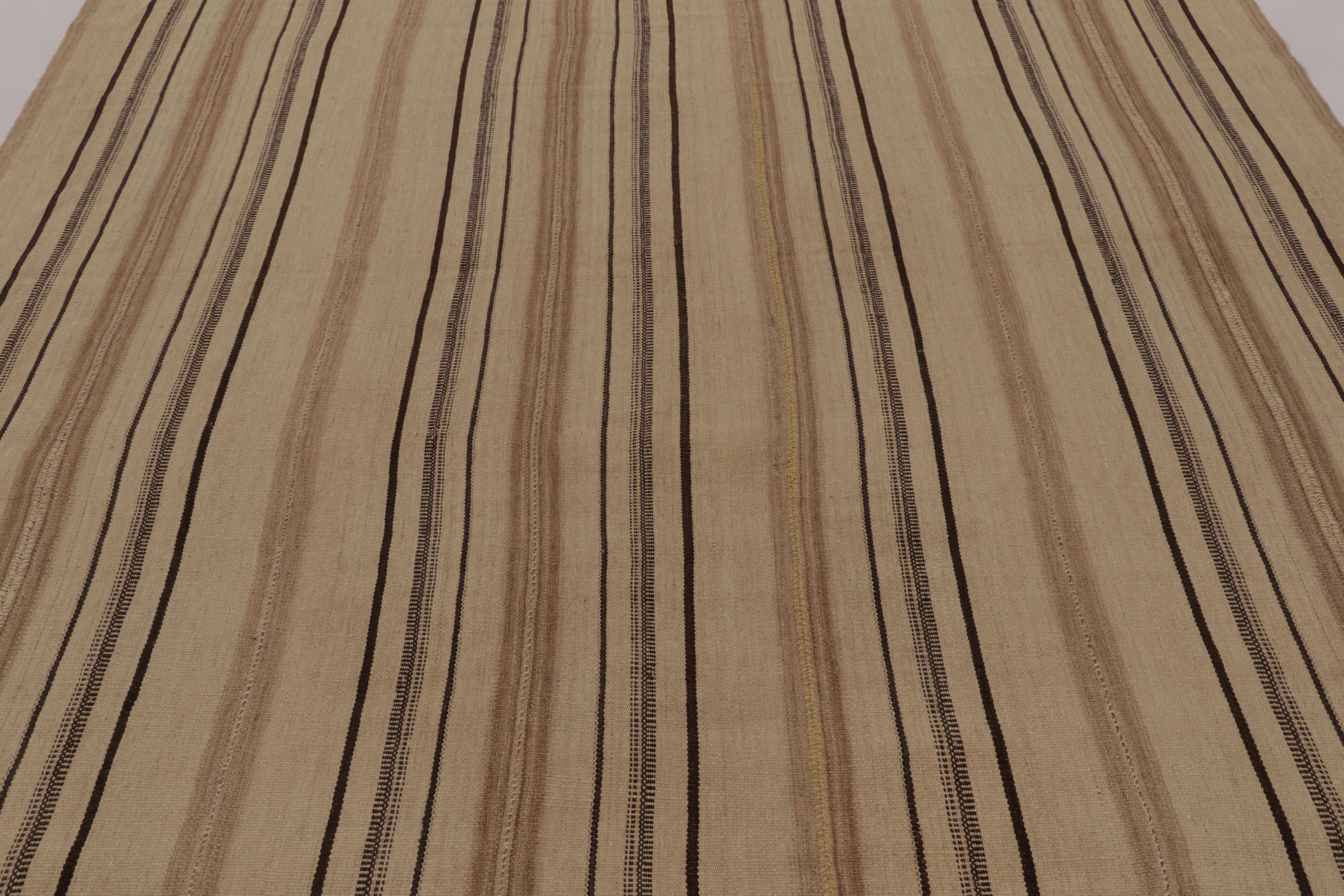 Vintage Persian Kilim, Elegant Vertical Stripes in Neutral Beige - Rug & Kilim Persa en venta