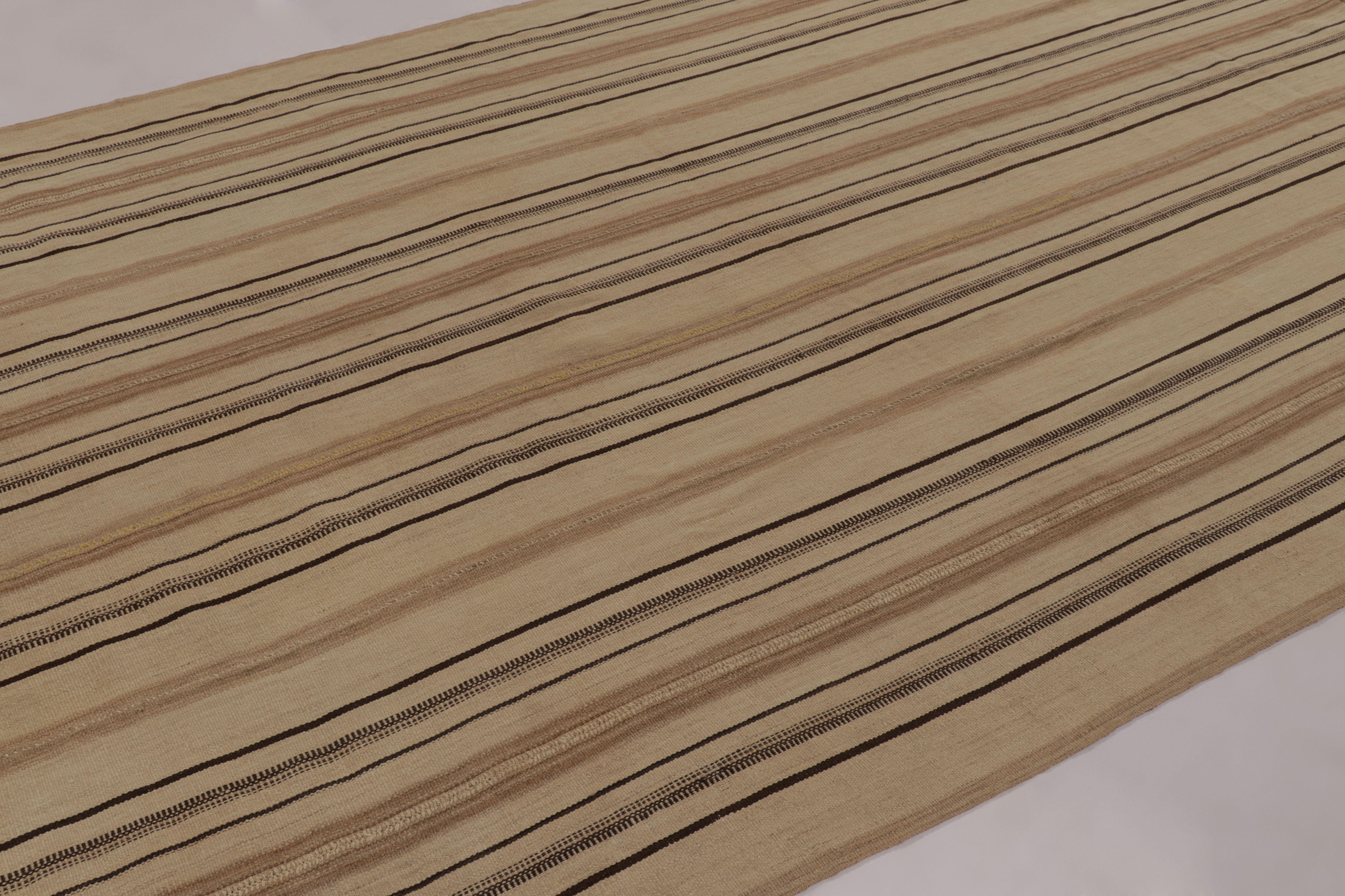 Vintage Persian Kilim, Elegant Vertical Stripes in Neutral Beige - Rug & Kilim mediados del siglo XX en venta