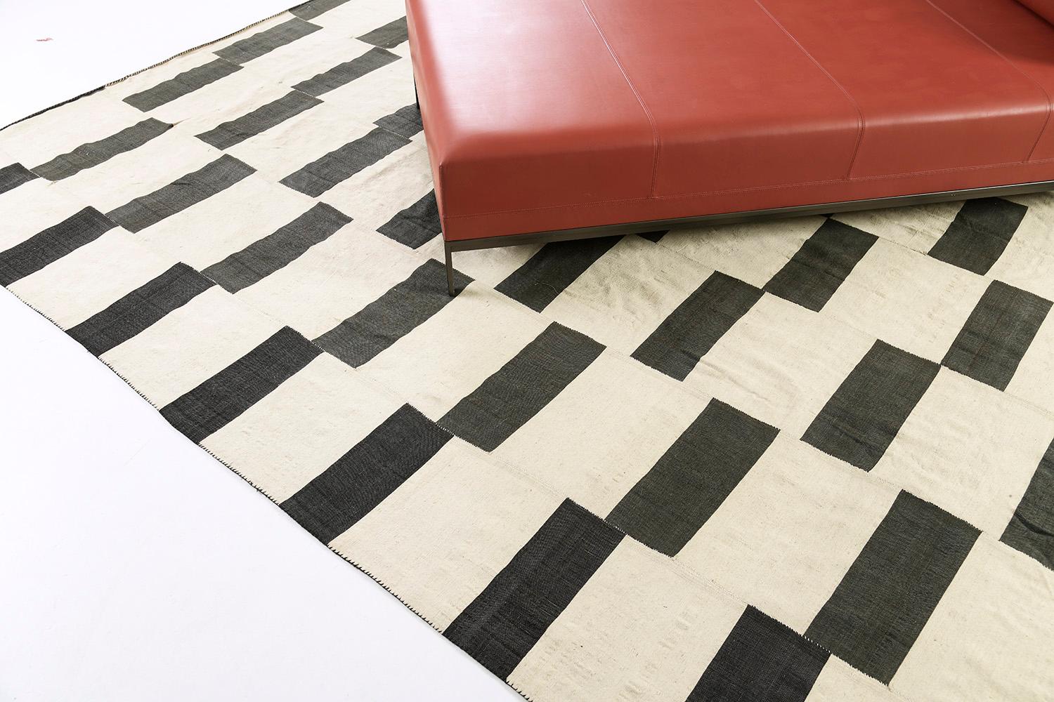 Alfombra persa vintage de tejido plano Kilim de Mehraban en venta 4