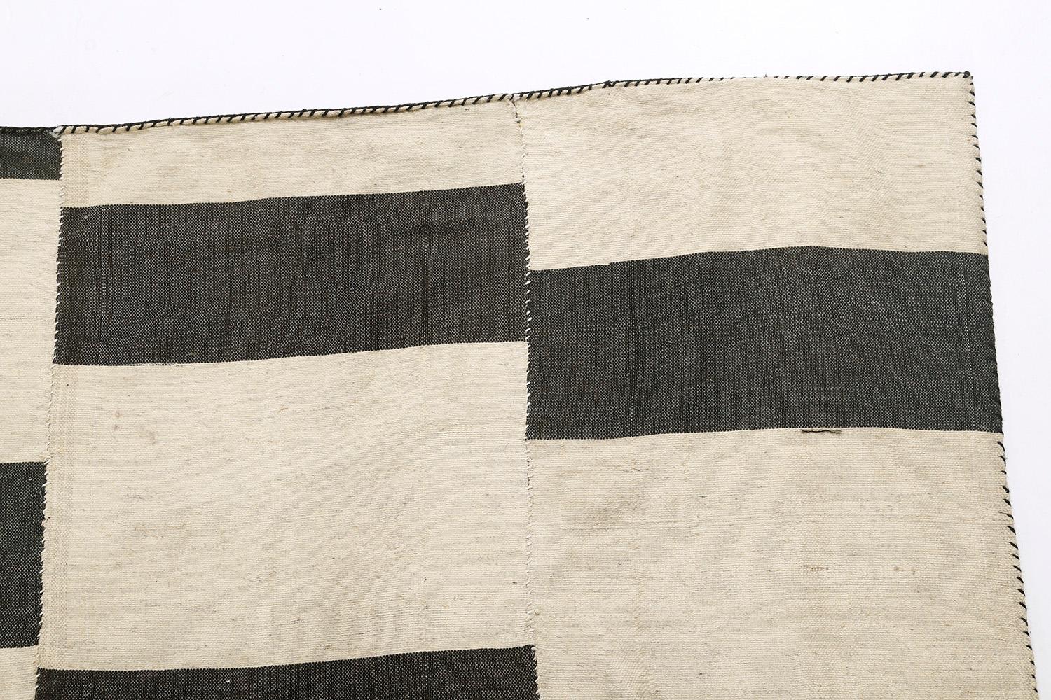 Alfombra persa vintage de tejido plano Kilim de Mehraban en venta 8