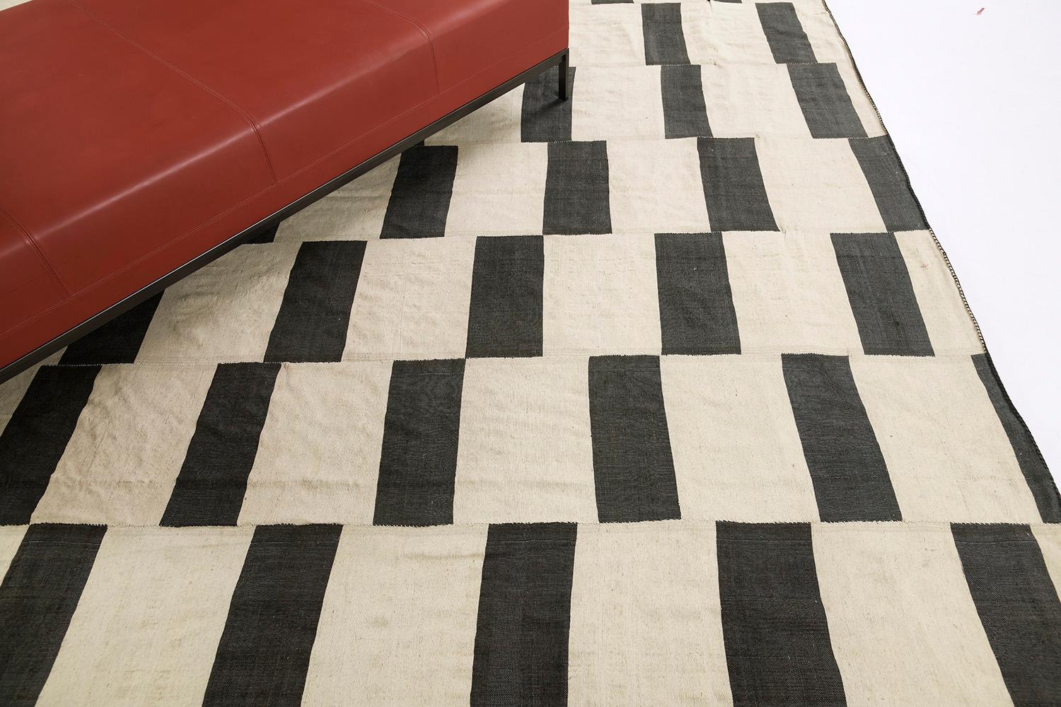 Alfombra persa vintage de tejido plano Kilim de Mehraban Persa en venta