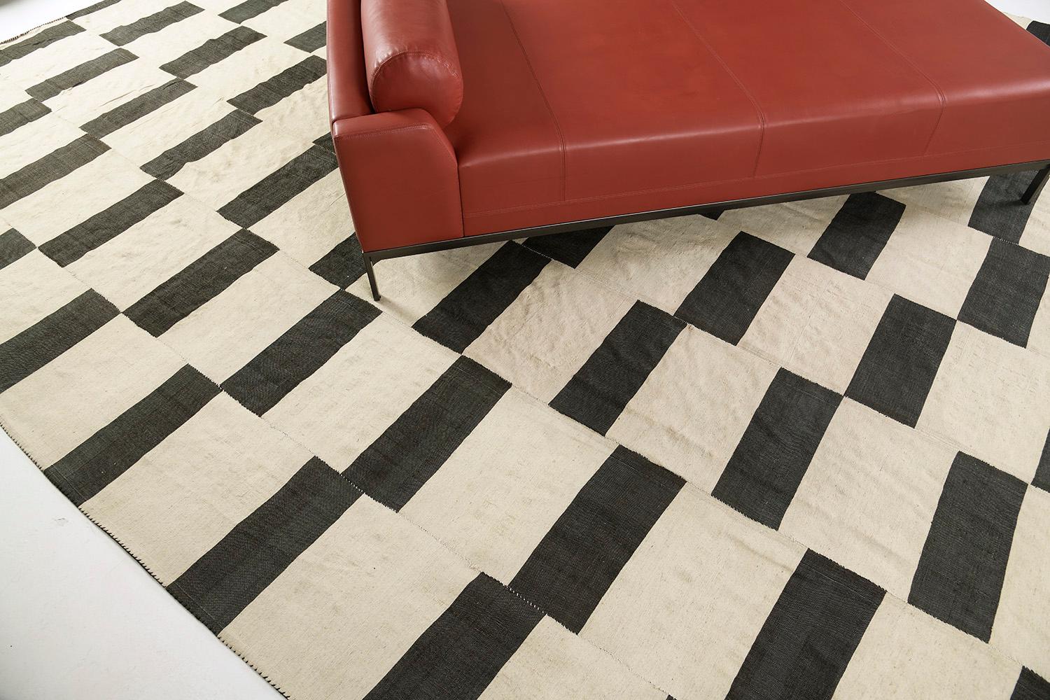 Alfombra persa vintage de tejido plano Kilim de Mehraban Anudado a mano en venta