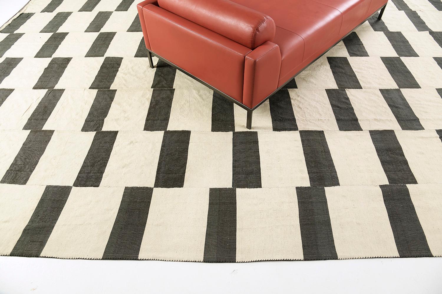 Alfombra persa vintage de tejido plano Kilim de Mehraban en Bueno estado para la venta en WEST HOLLYWOOD, CA