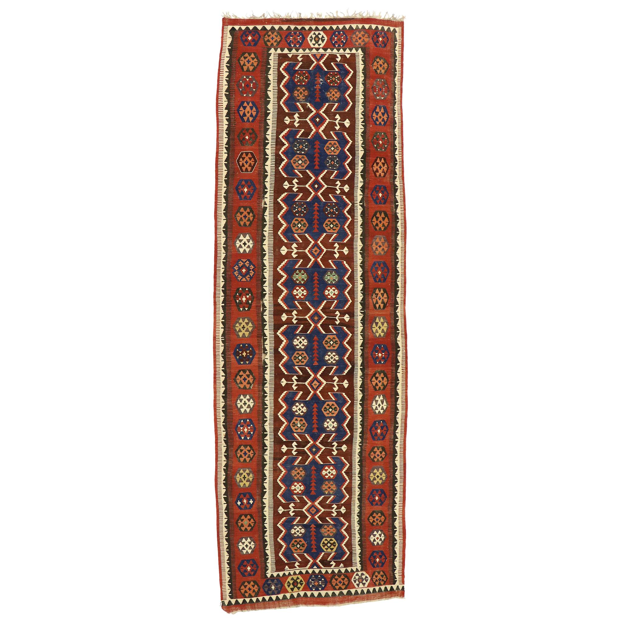 Tapis de galerie Kilim persan vintage avec style tribal rustique et moderne des Adirondacks