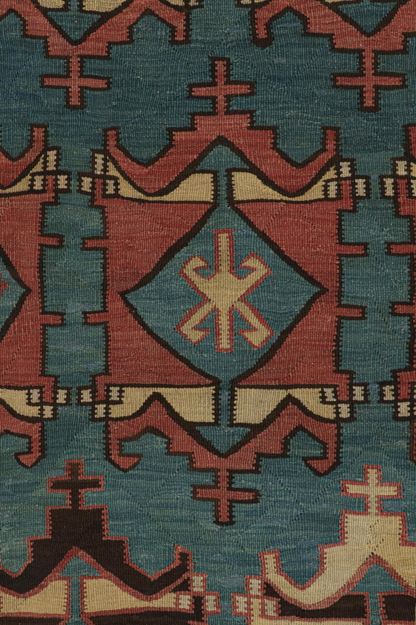 Tribal Tapis Kilim persan vintage à motifs tribaux bleus et rouges par Kilim
