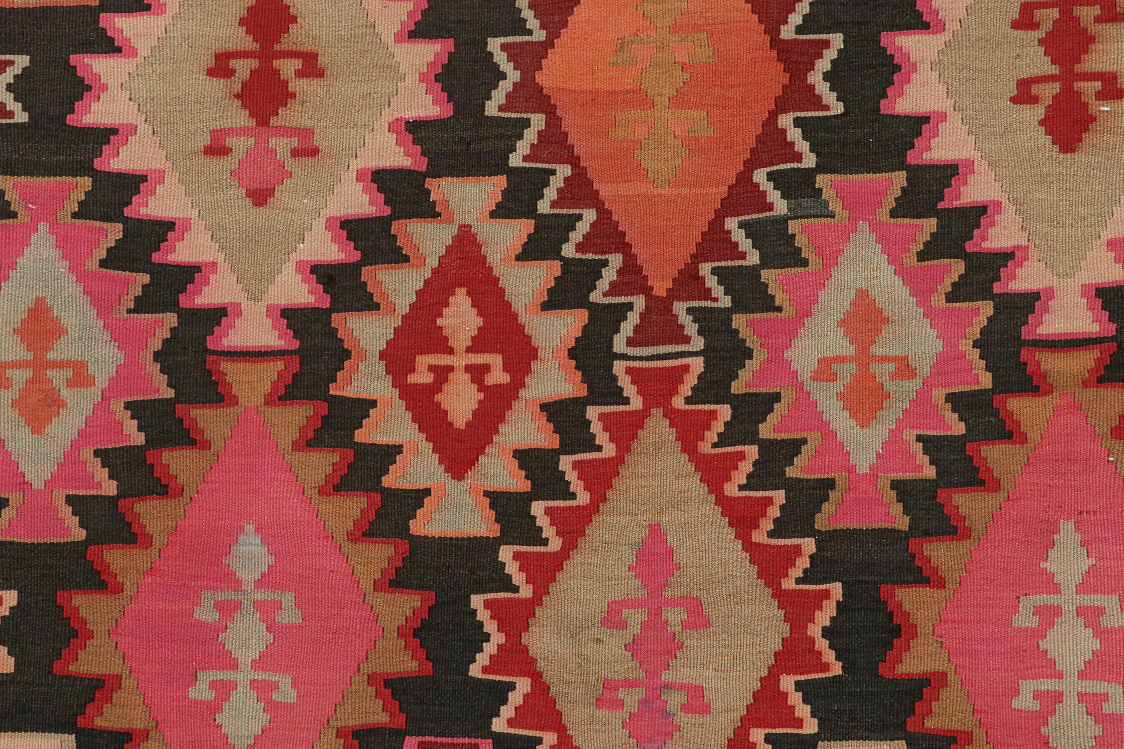 Tapis Kilim persan vintage marron avec motifs de médaillons vibrants par Kilim Bon état - En vente à Long Island City, NY