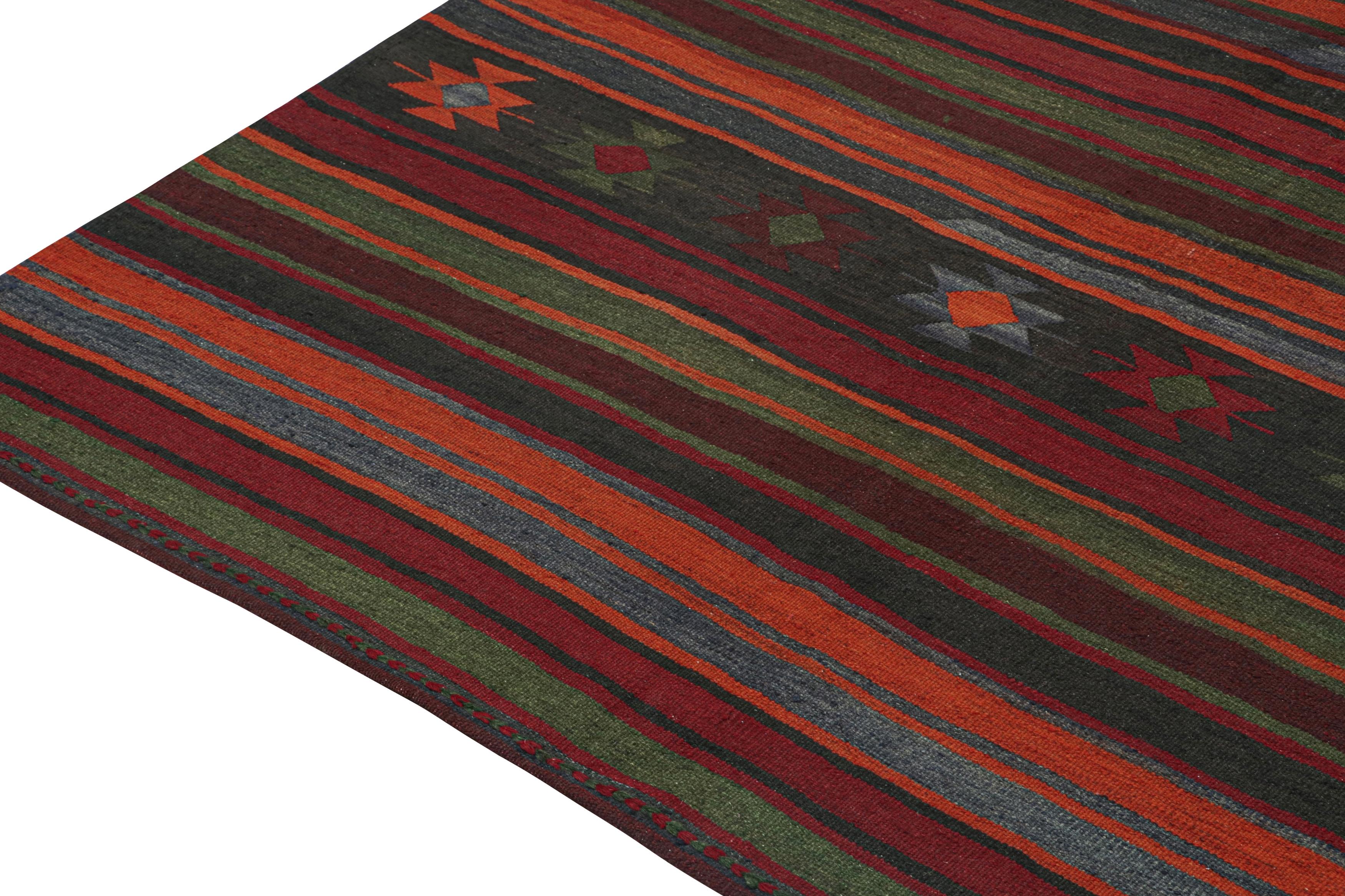 Kilim persiano vintage in borgogna con strisce policrome di Rug & Kilim In condizioni buone in vendita a Long Island City, NY