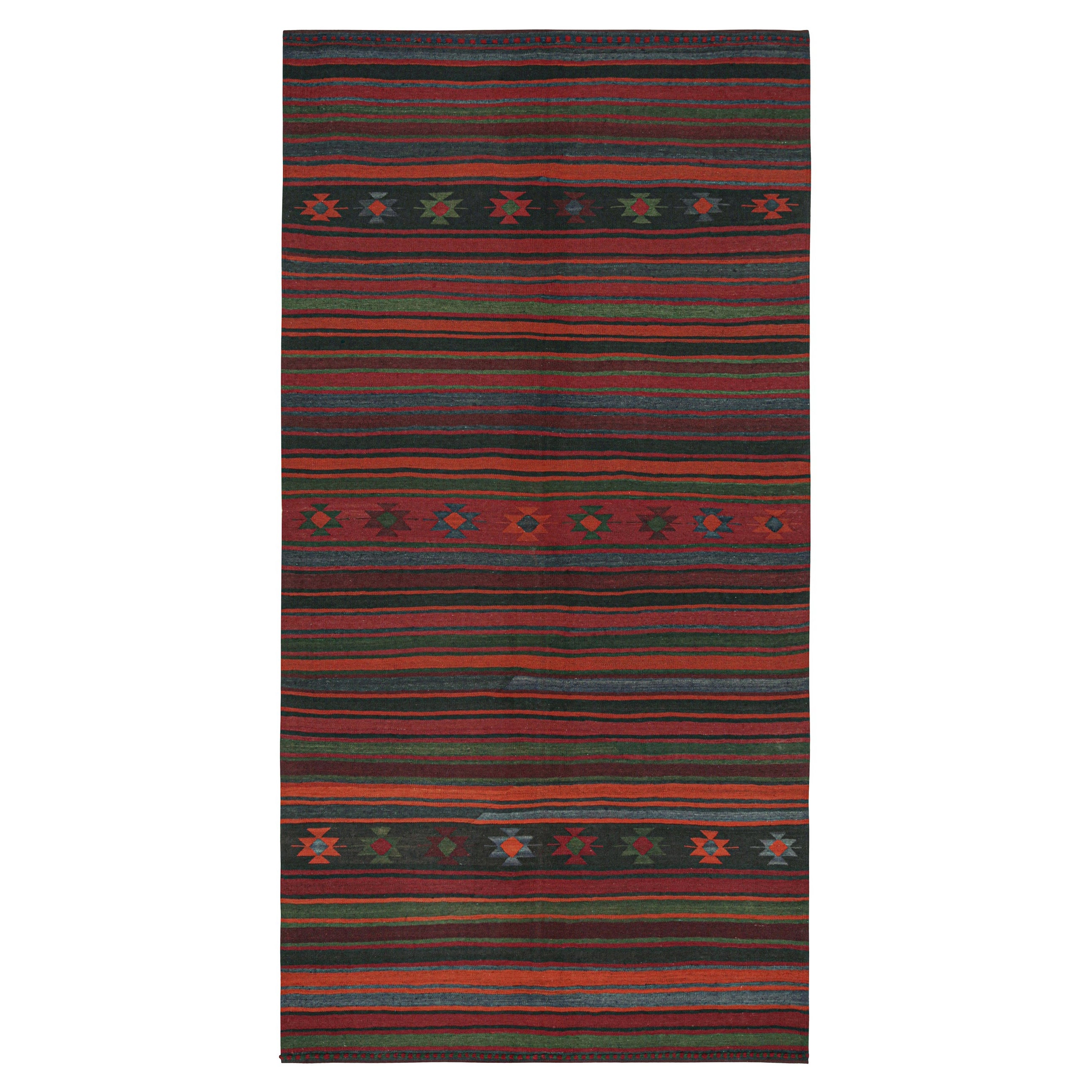 Persischer Kelim in Burgunderrot mit polychromen Streifen von Teppich & Kilim im Angebot