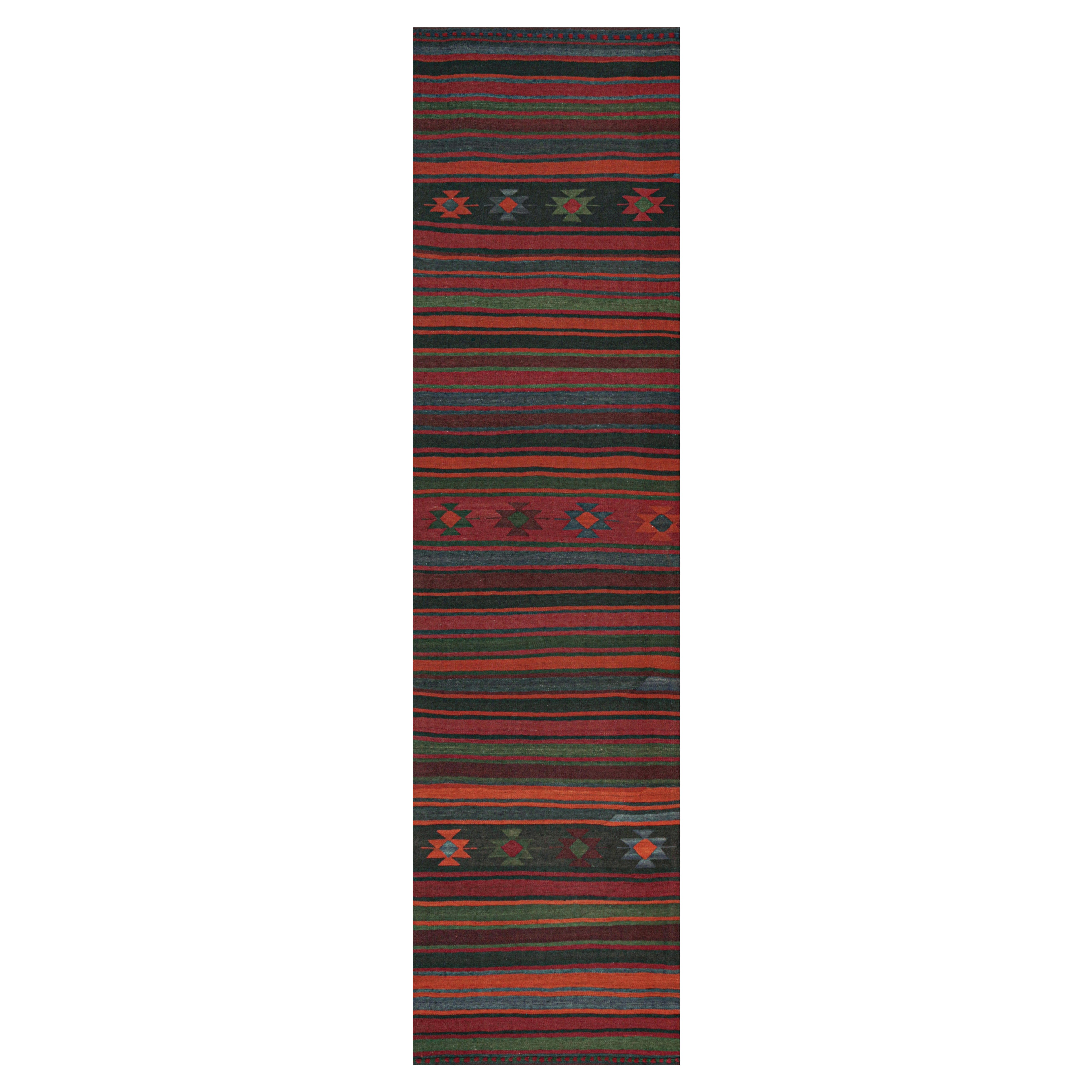 Kilim persan vintage en Bourgogne avec rayures polychromes par Rug & Kilim en vente