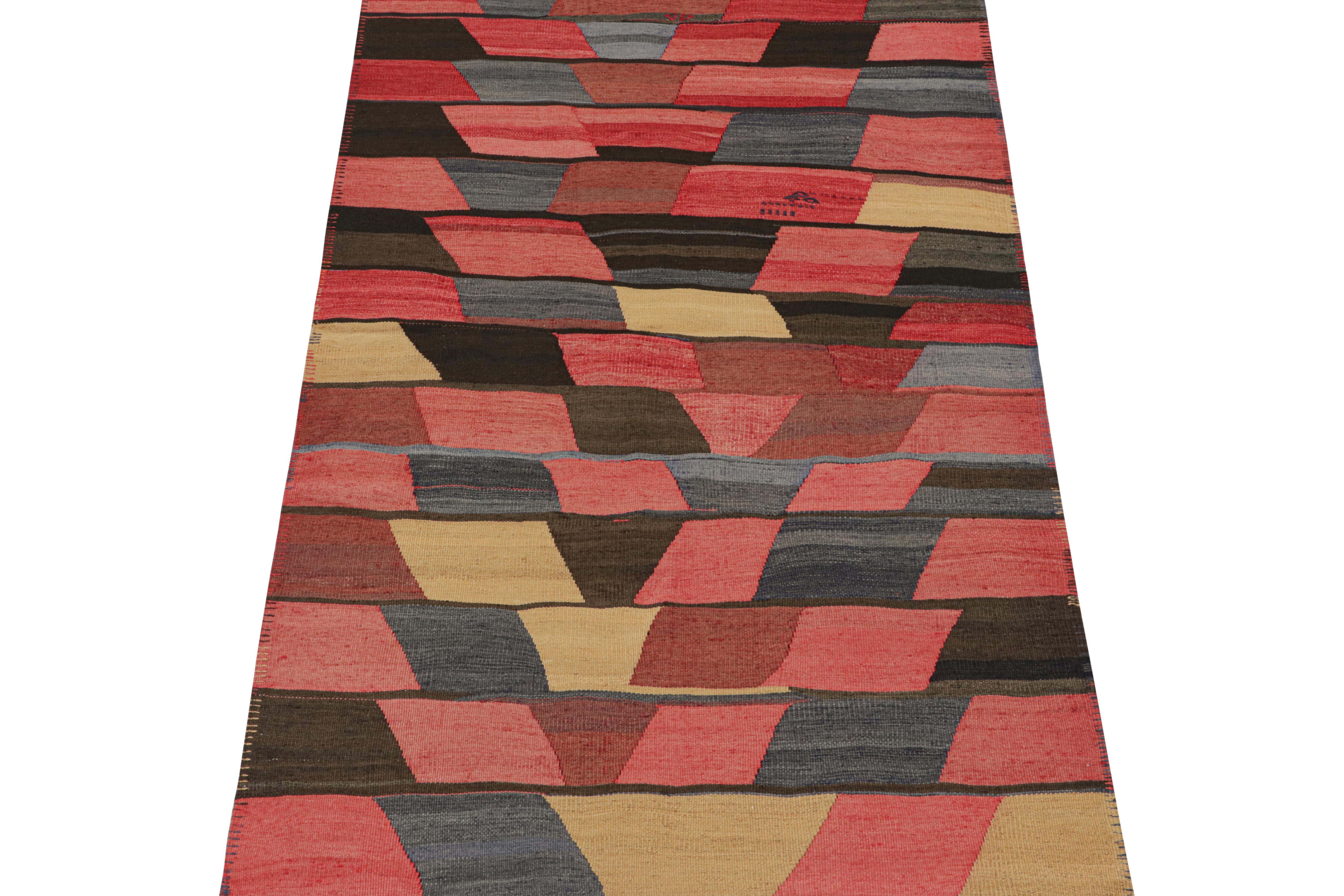 Persischer Kelim in polychromen, geometrischen Mustern von Teppich & Kilim (Stammeskunst) im Angebot