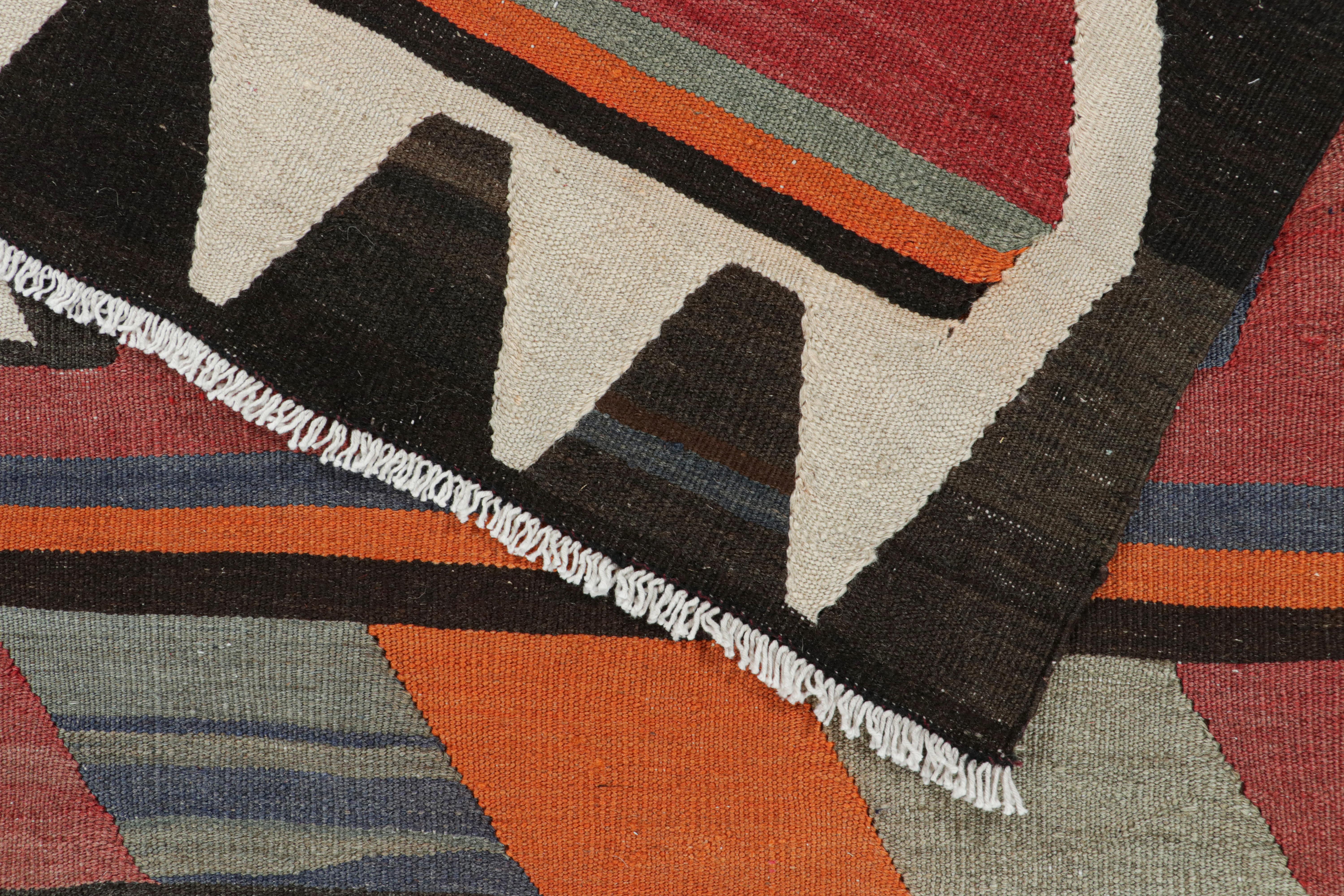 Persischer Kelim mit polychromen, geometrischen Mustern von Teppich & Kilim (Wolle) im Angebot