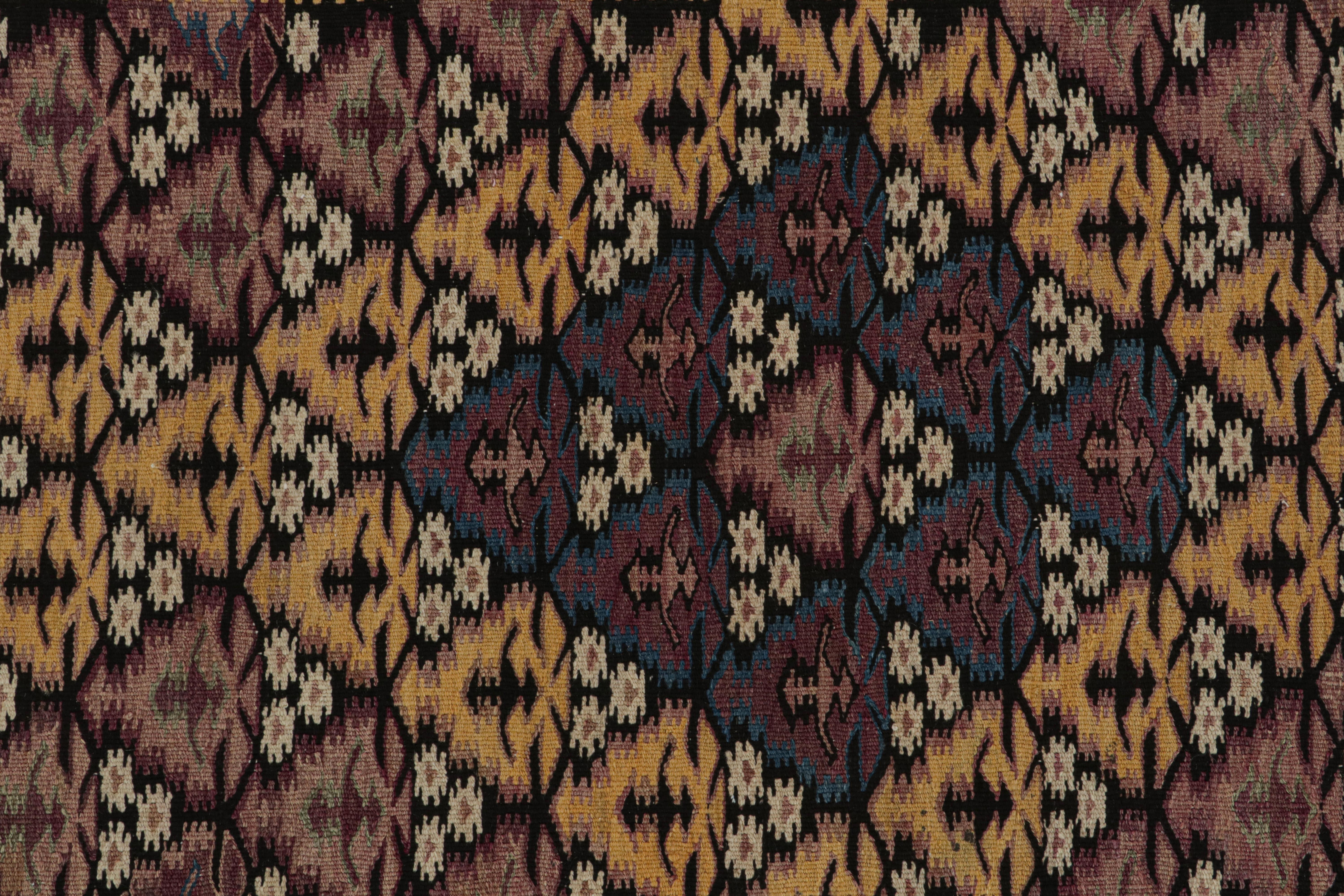Kilim persan vintage à motifs géométriques polychromes, de Rug & Kilim Bon état - En vente à Long Island City, NY