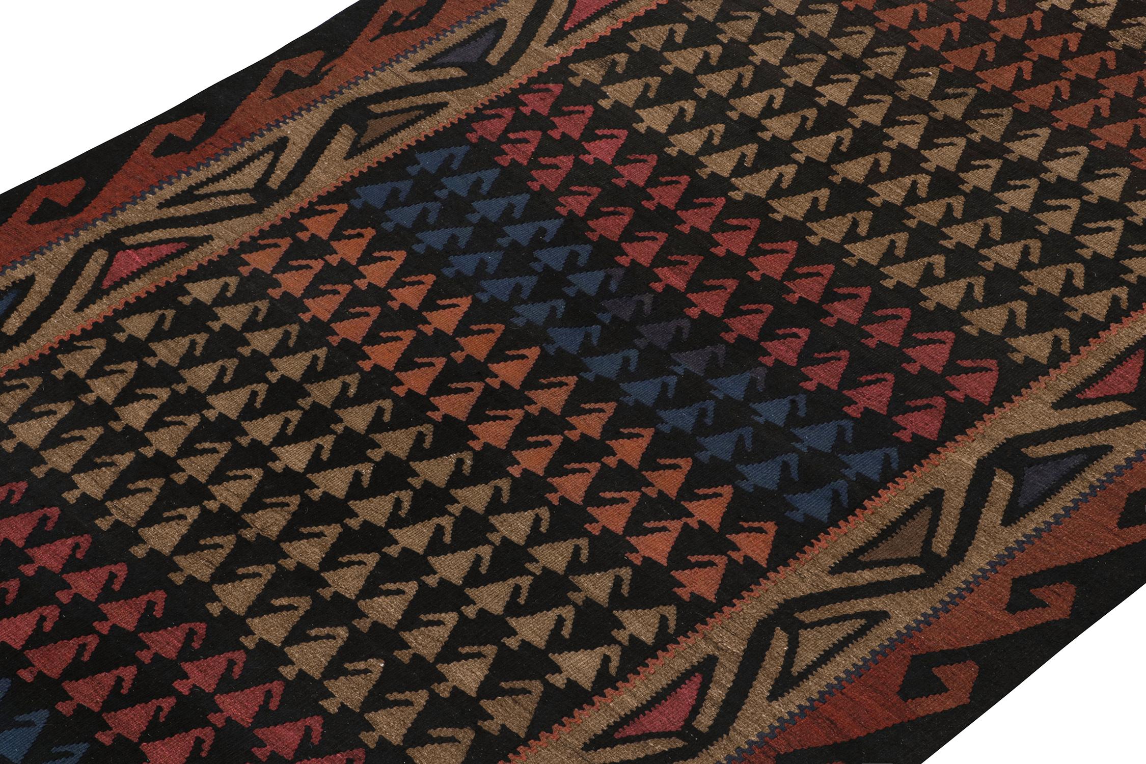 Persiano Kilim persiano vintage con motivi policromatici di Rug & Kilim in vendita