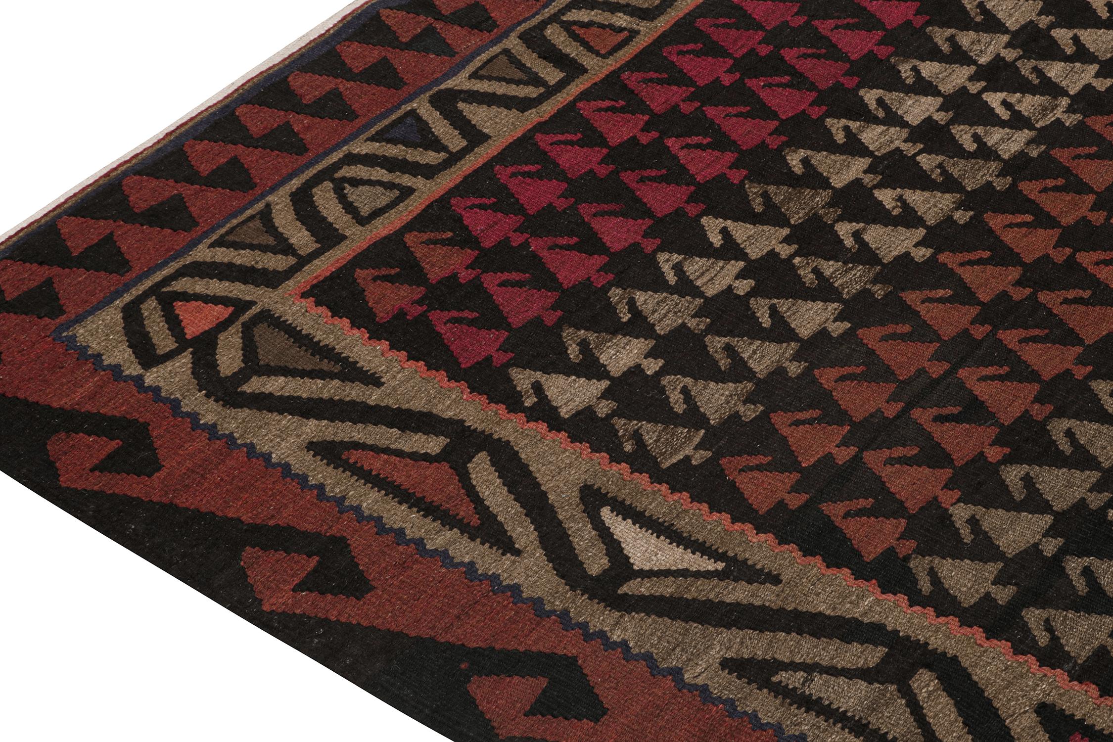 Annodato a mano Kilim persiano vintage con motivi policromatici di Rug & Kilim in vendita