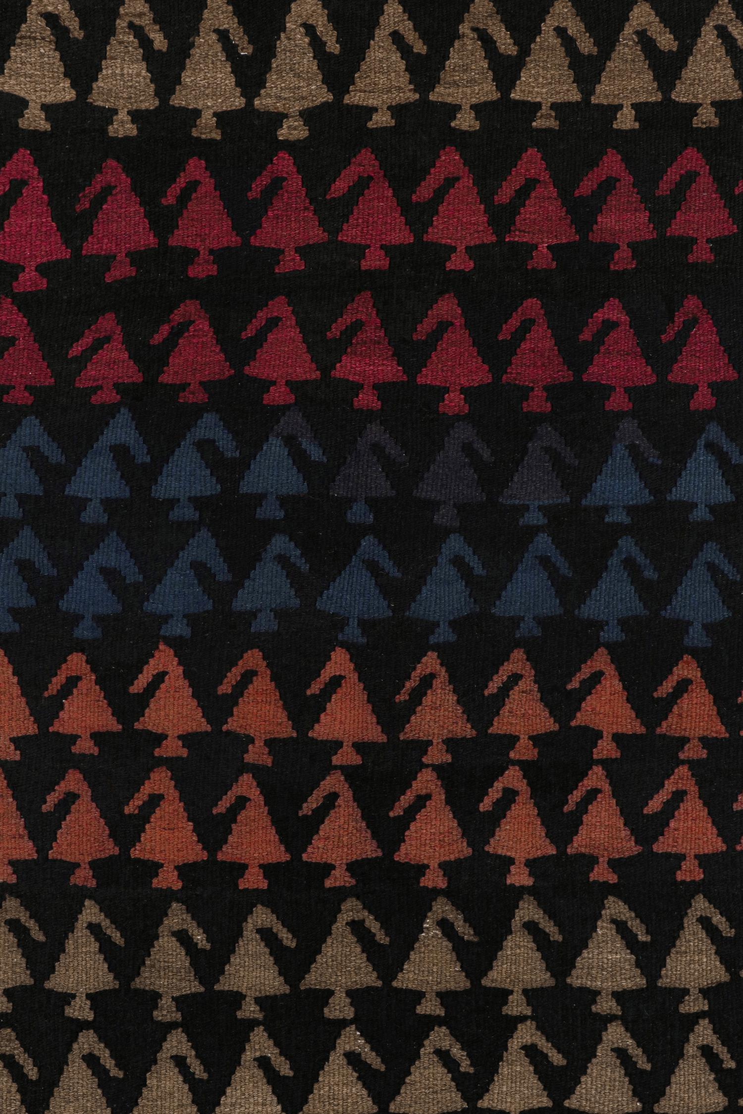 Persischer Kelim in polychromen Mustern von Teppich & Kilim (Mitte des 20. Jahrhunderts) im Angebot