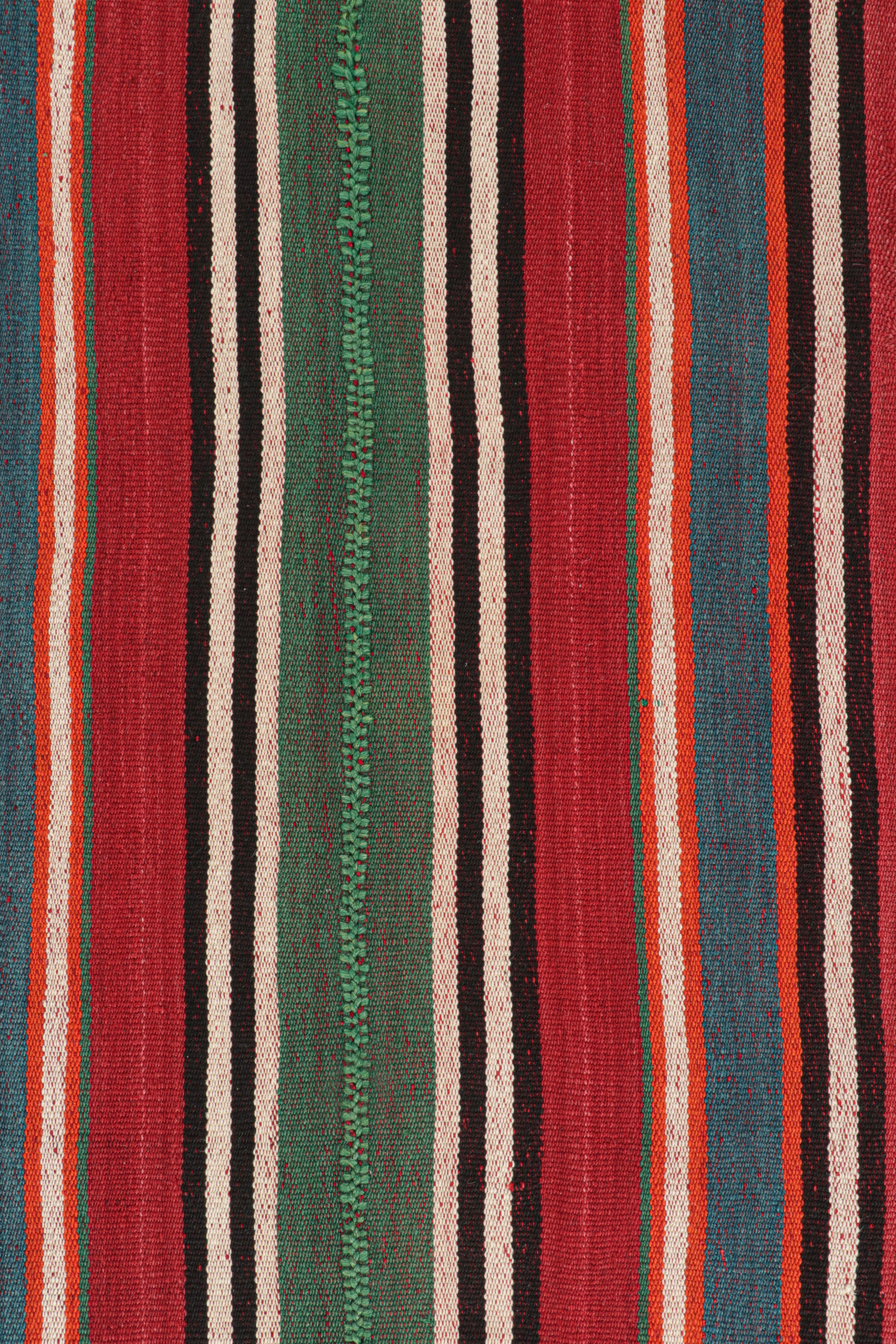 Persischer Kelim in polychromen Streifen von Teppich & Kilim (Mitte des 20. Jahrhunderts) im Angebot