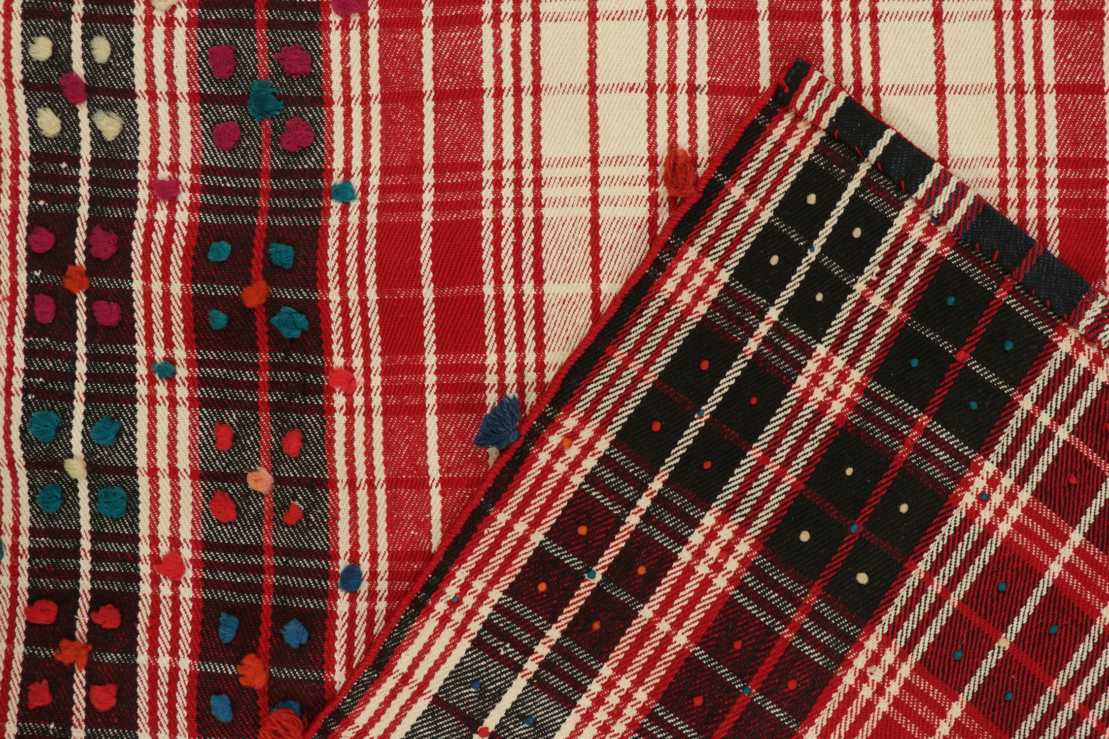 Persischer Kelim in rotem und weißem kariertem geometrischem Muster von Rug & Kilim (Wolle) im Angebot