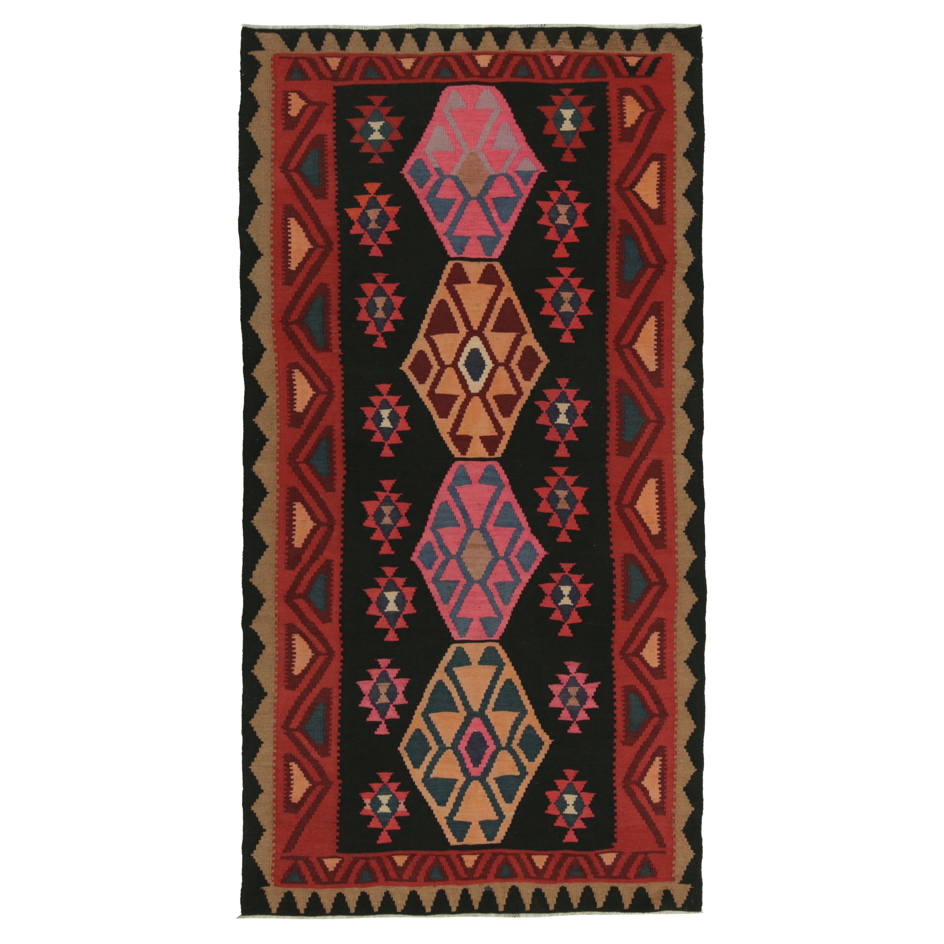 Persischer Kelim in Rot & Schwarz, farbenfrohe Medaillon-Muster von Rug & Kilim