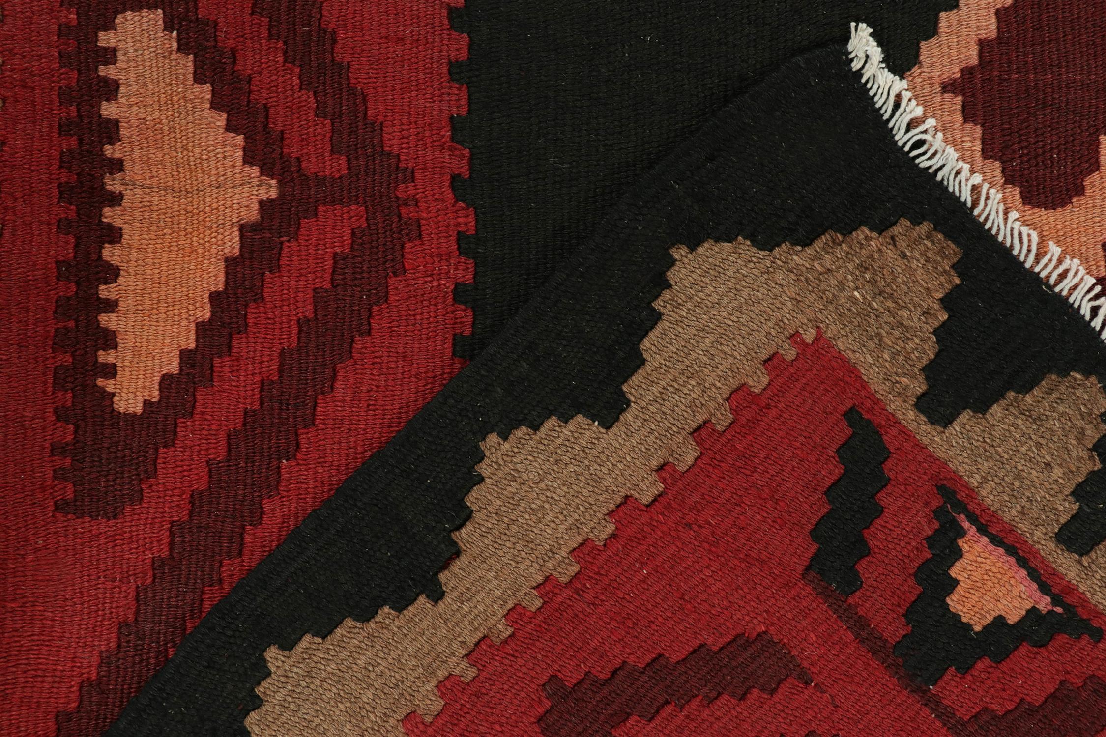 Persischer Kelim in Rot & Schwarz, farbenfrohe Medaillon-Muster von Rug & Kilim (Wolle) im Angebot