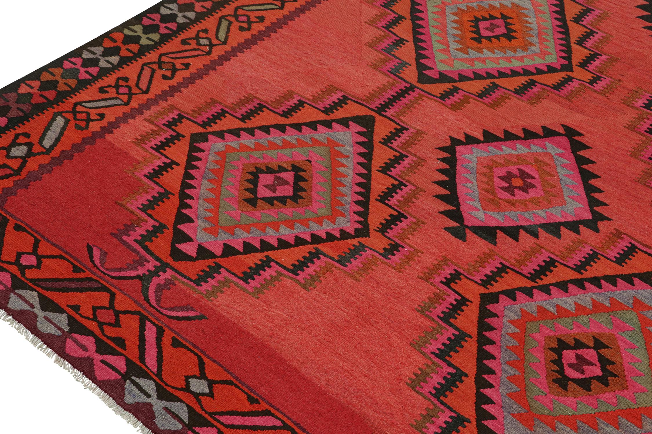Noué à la main Tapis Kilim persan vintage rouge et noir avec motifs de diamants par Kilim en vente
