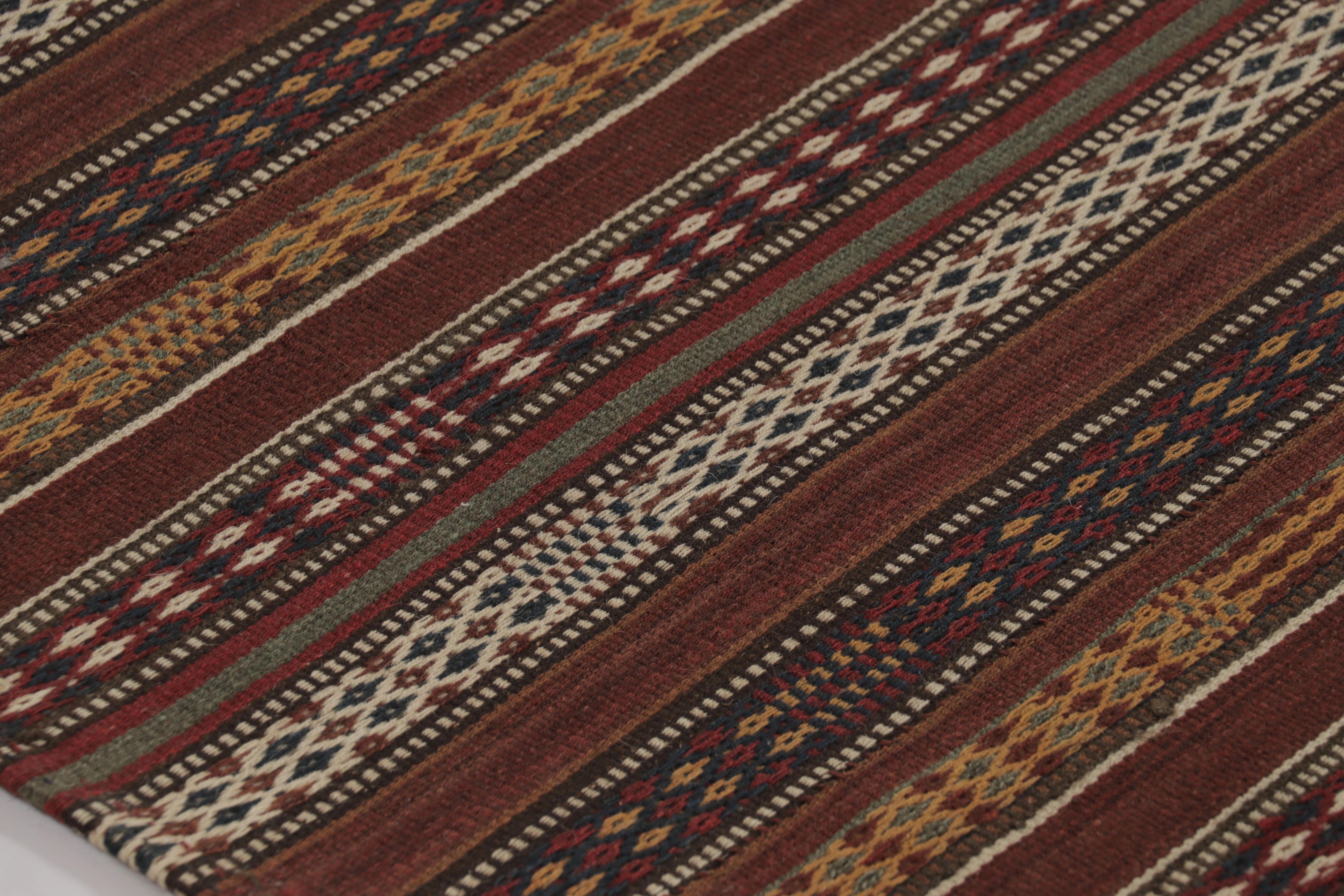 Tissé à la main Vintage Persian Kilim, Polychromatic Stripes with Geometric Motifs - Rug & Kilim en vente