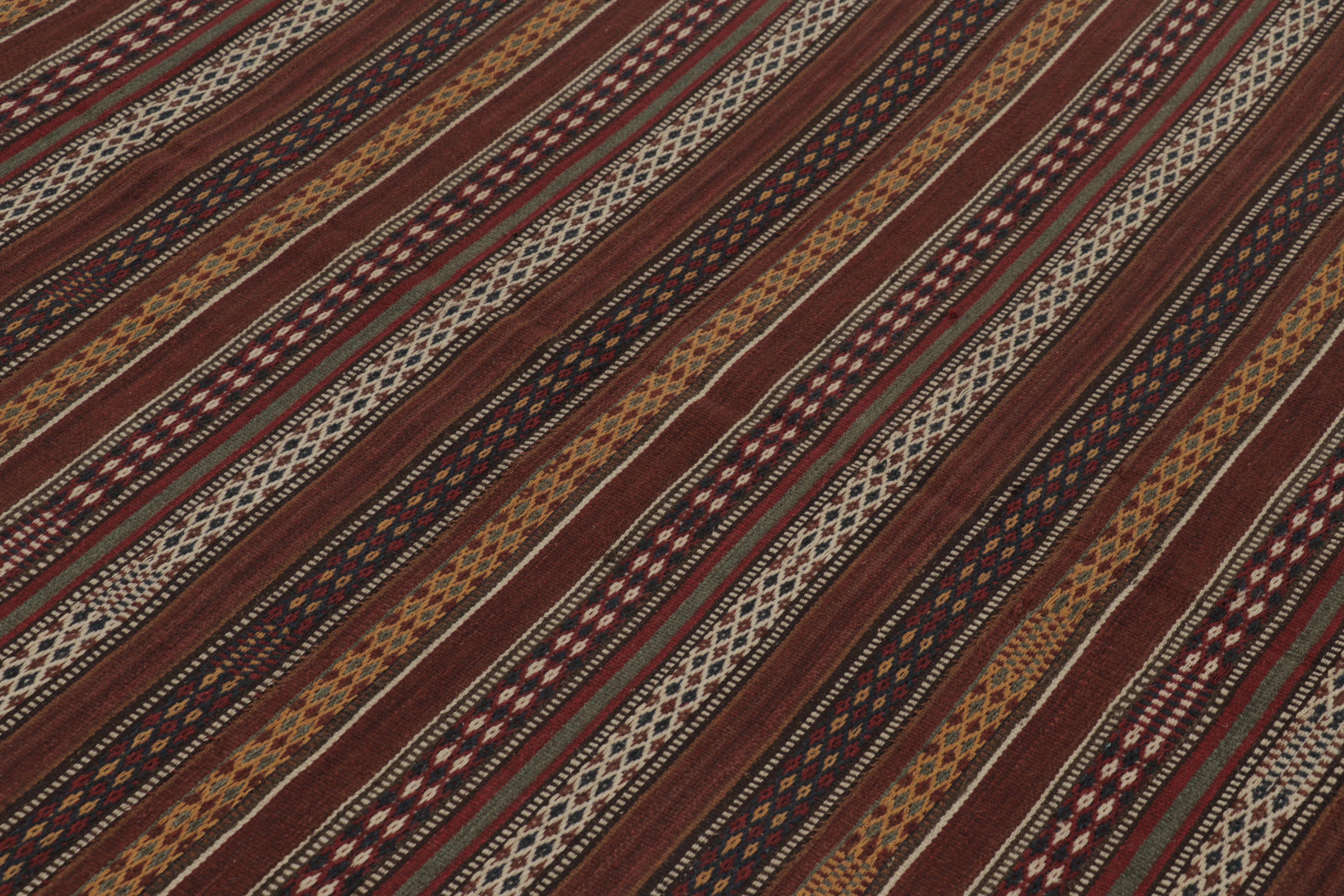 Milieu du XXe siècle Vintage Persian Kilim, Polychromatic Stripes with Geometric Motifs - Rug & Kilim en vente