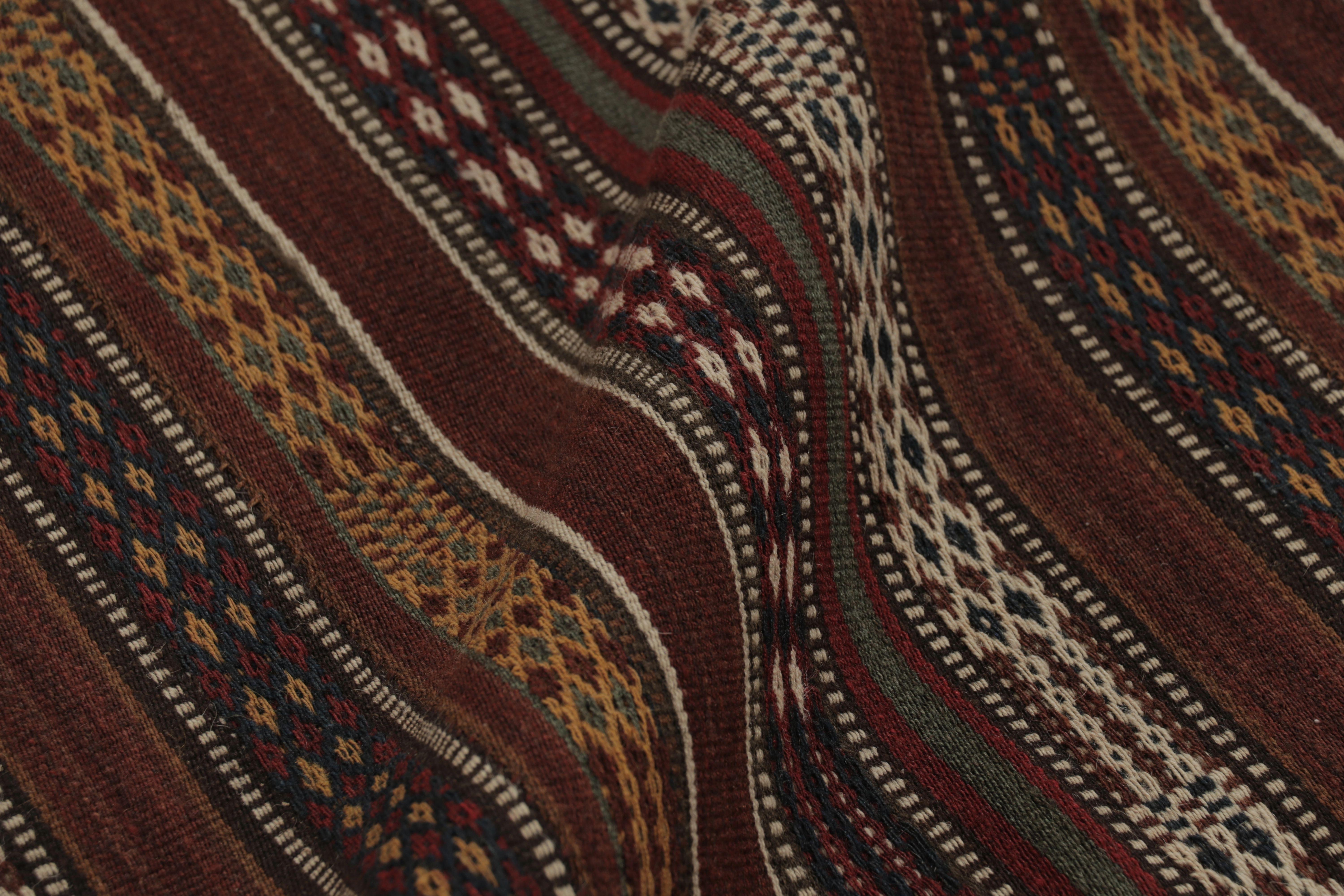 Laine Vintage Persian Kilim, Polychromatic Stripes with Geometric Motifs - Rug & Kilim en vente