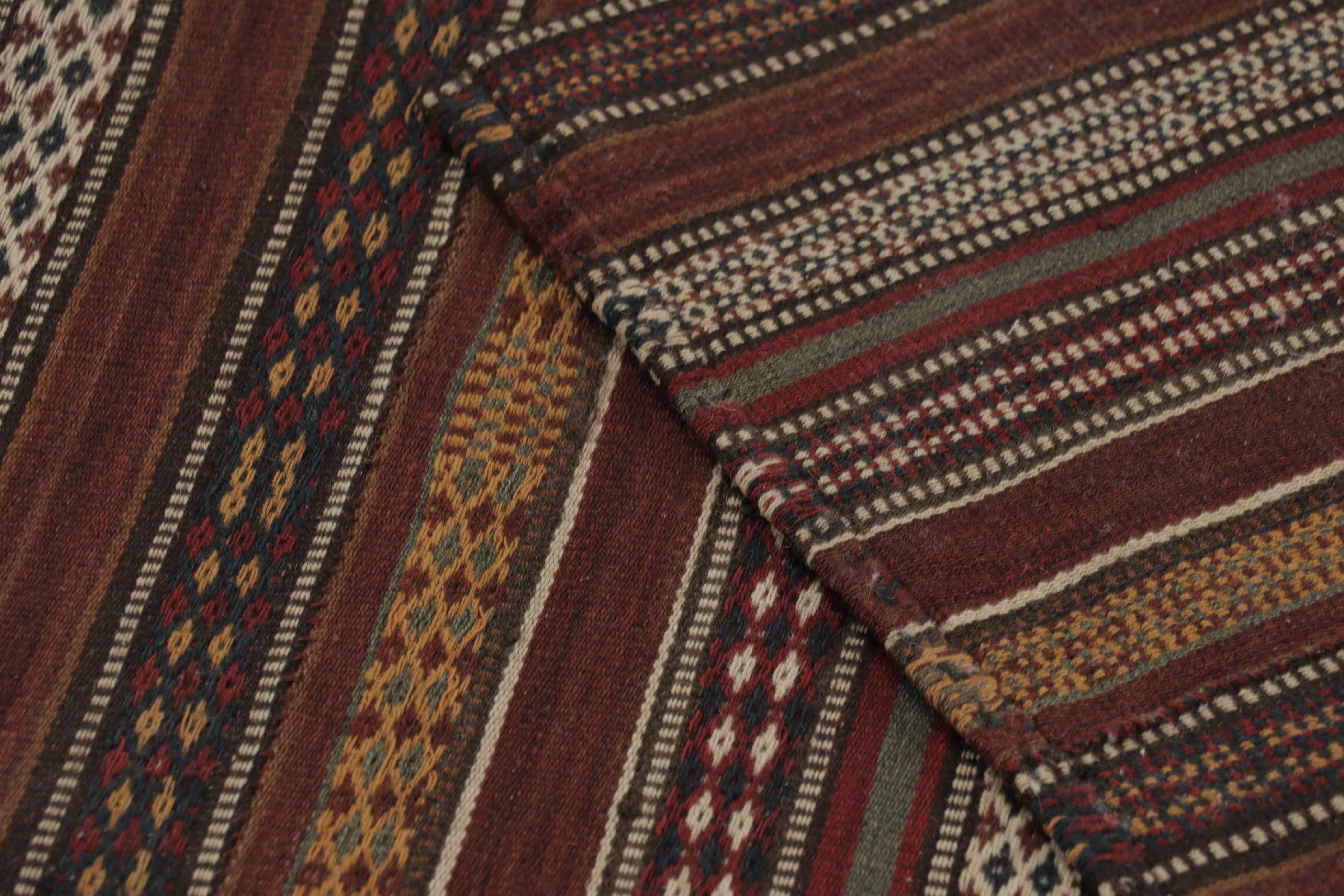 Vintage Persian Kilim, Polychromatic Stripes with Geometric Motifs - Rug & Kilim en vente 1