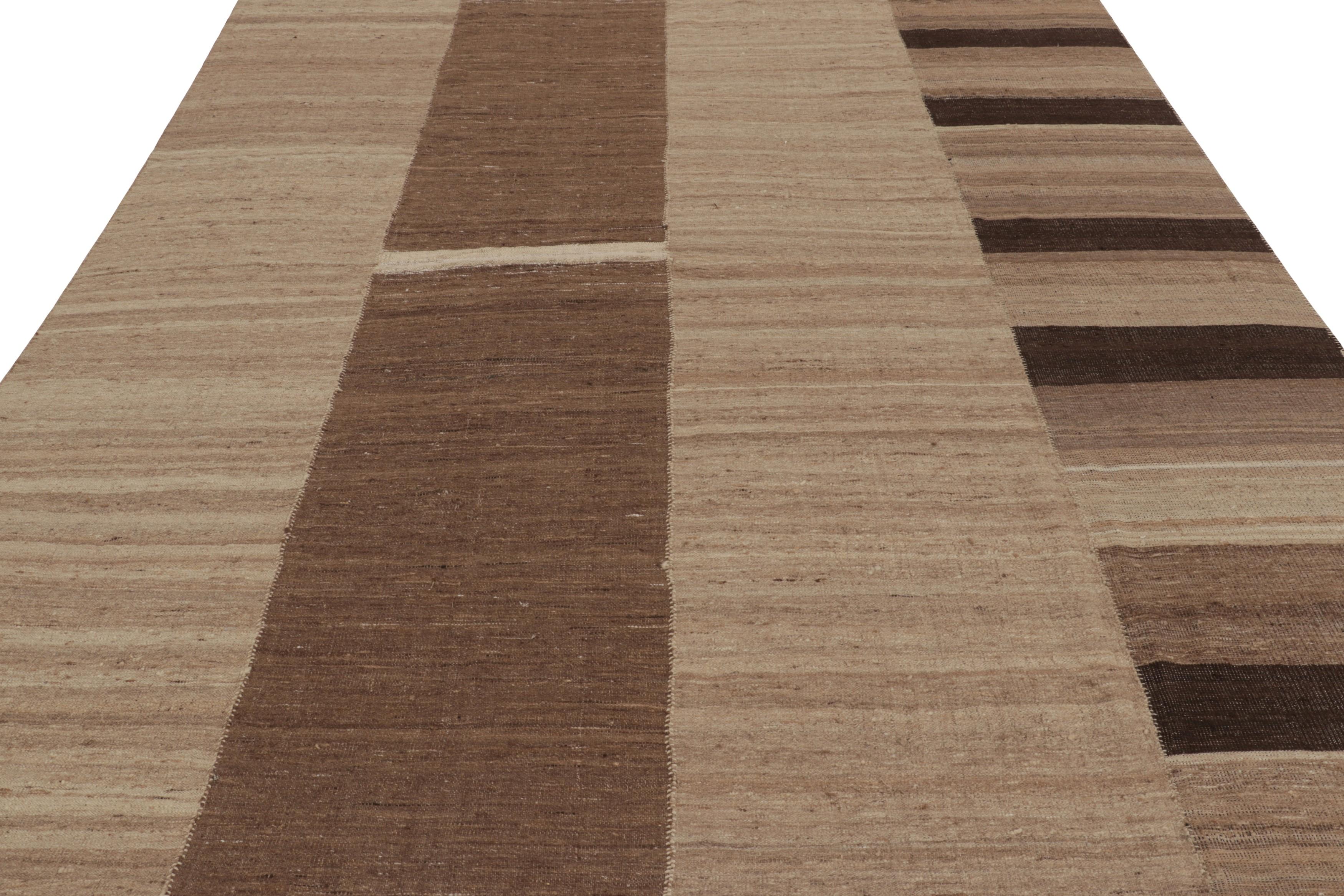 Vintage Persian Kilim Rug, Beige-Brown and Cream Geometric Stripes - Rug & Kilim In Good Condition For Sale In Long Island City, NY