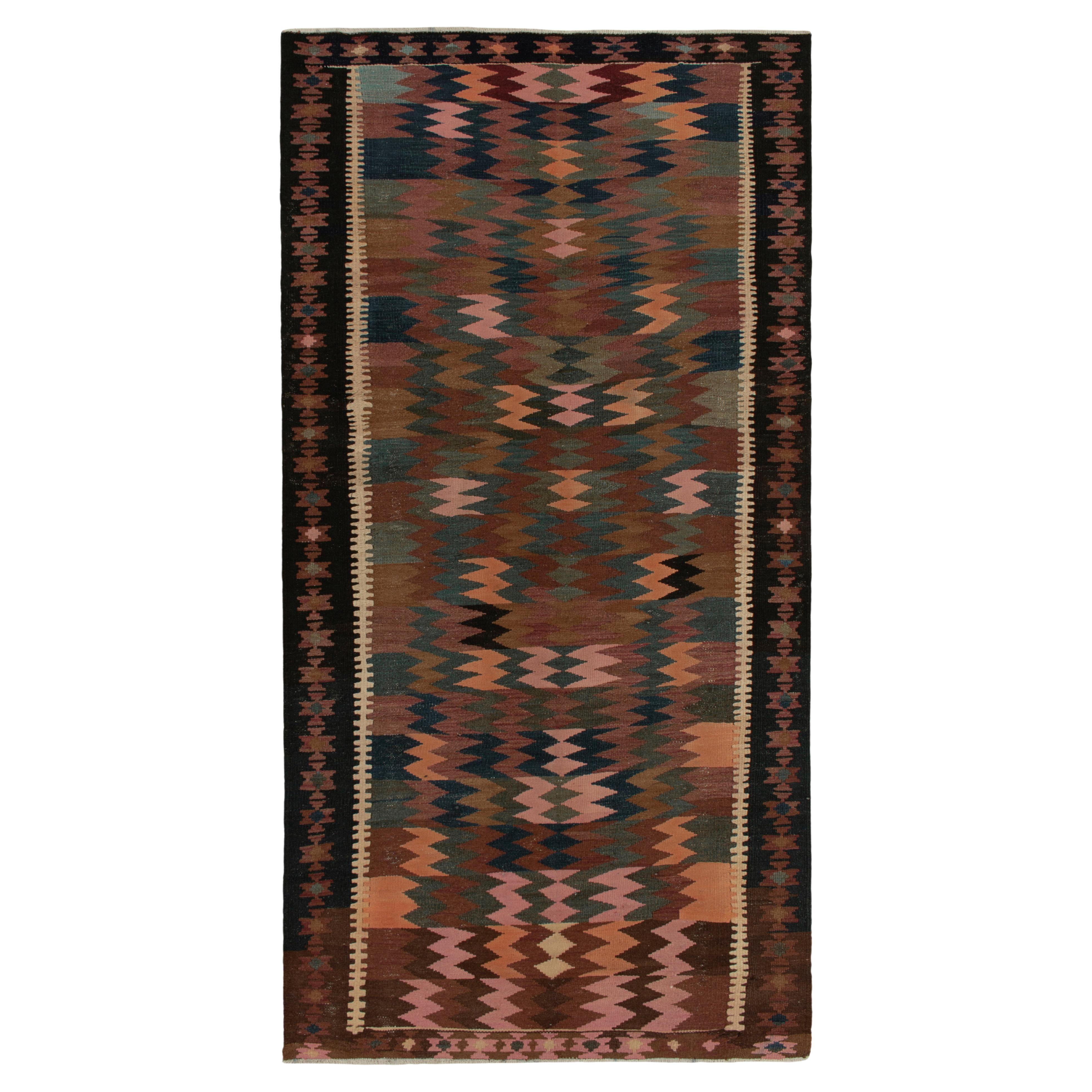 Persischer Kelim-Teppich in Beige-Braun mit geometrischem Stammesmuster von Teppich & Kelim