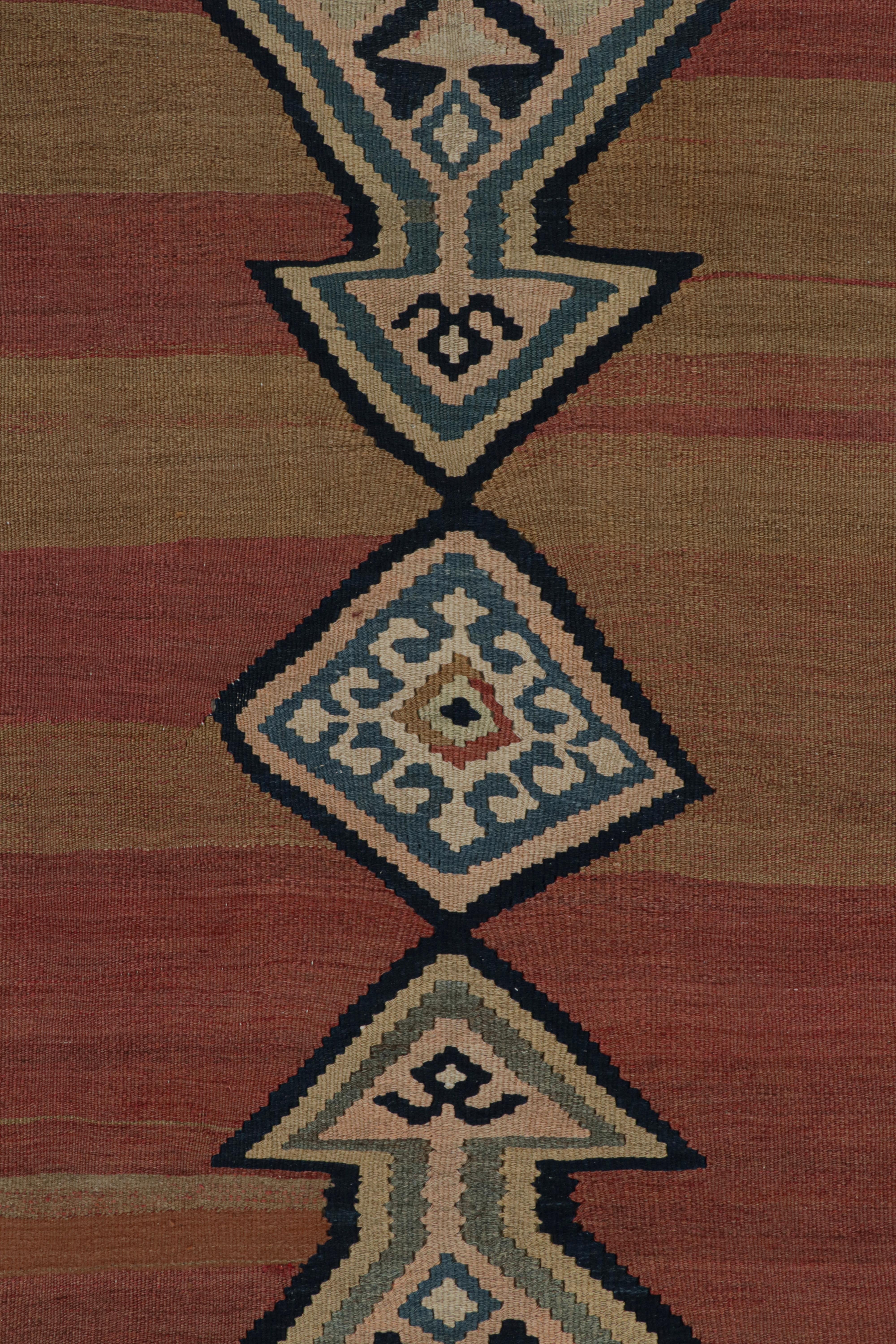 Alfombra vintage persa Kilim con motivos tribales marrón, rojo y azul by Rug & Kilim en Bueno estado para la venta en Long Island City, NY